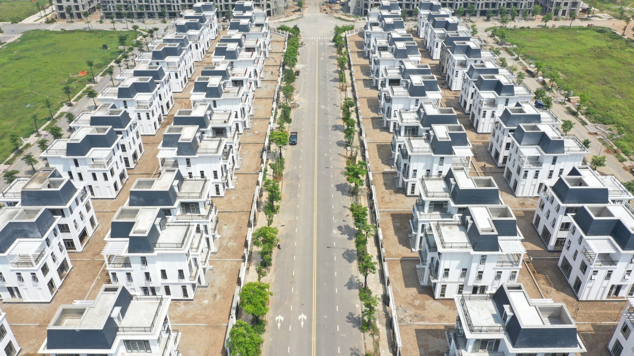 Biệt thự Hà Nội chỉ từ 37 triệu /m2 sát vành đai 4 đã gồm đất và nhà xây thô 3,5 tầng.