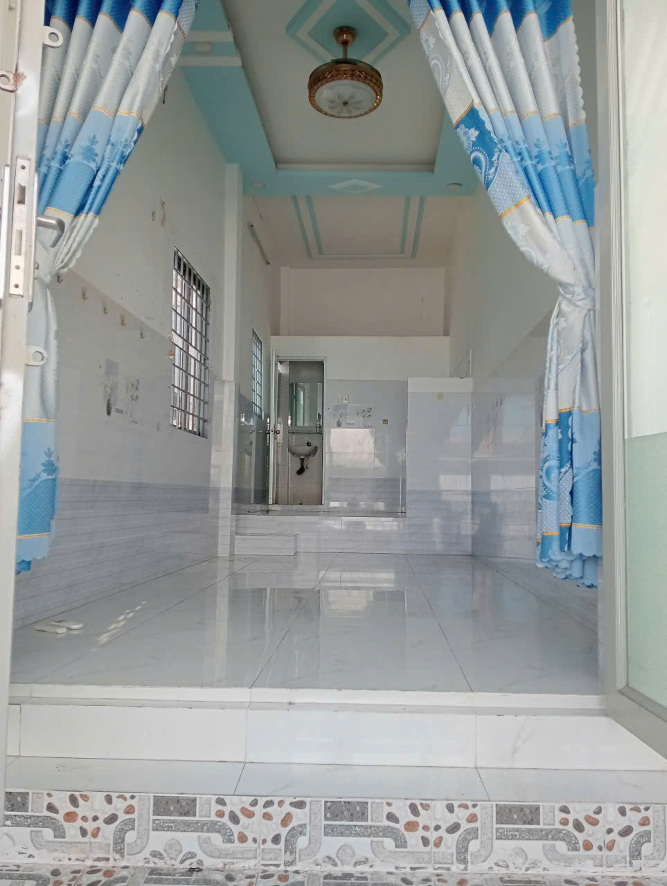 cho thuê phòng trọ đẹp 11 - giờ giấc tự do, có ban công , cửa sổ thoáng mát