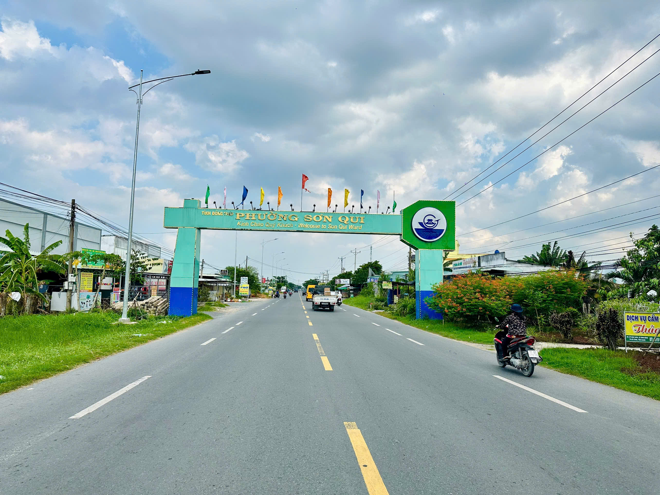 Cần bán 4 nền liền kề gồm 222mv đất Vườn có sẵn 150mv Thổ Cư ngay Trung Tâm , thuộc Phường Long Chánh - Thành Phố Gò Công - Tiền Giang sau xác nhập ( phường Bình Xuân tỉnh Đồng Tháp )