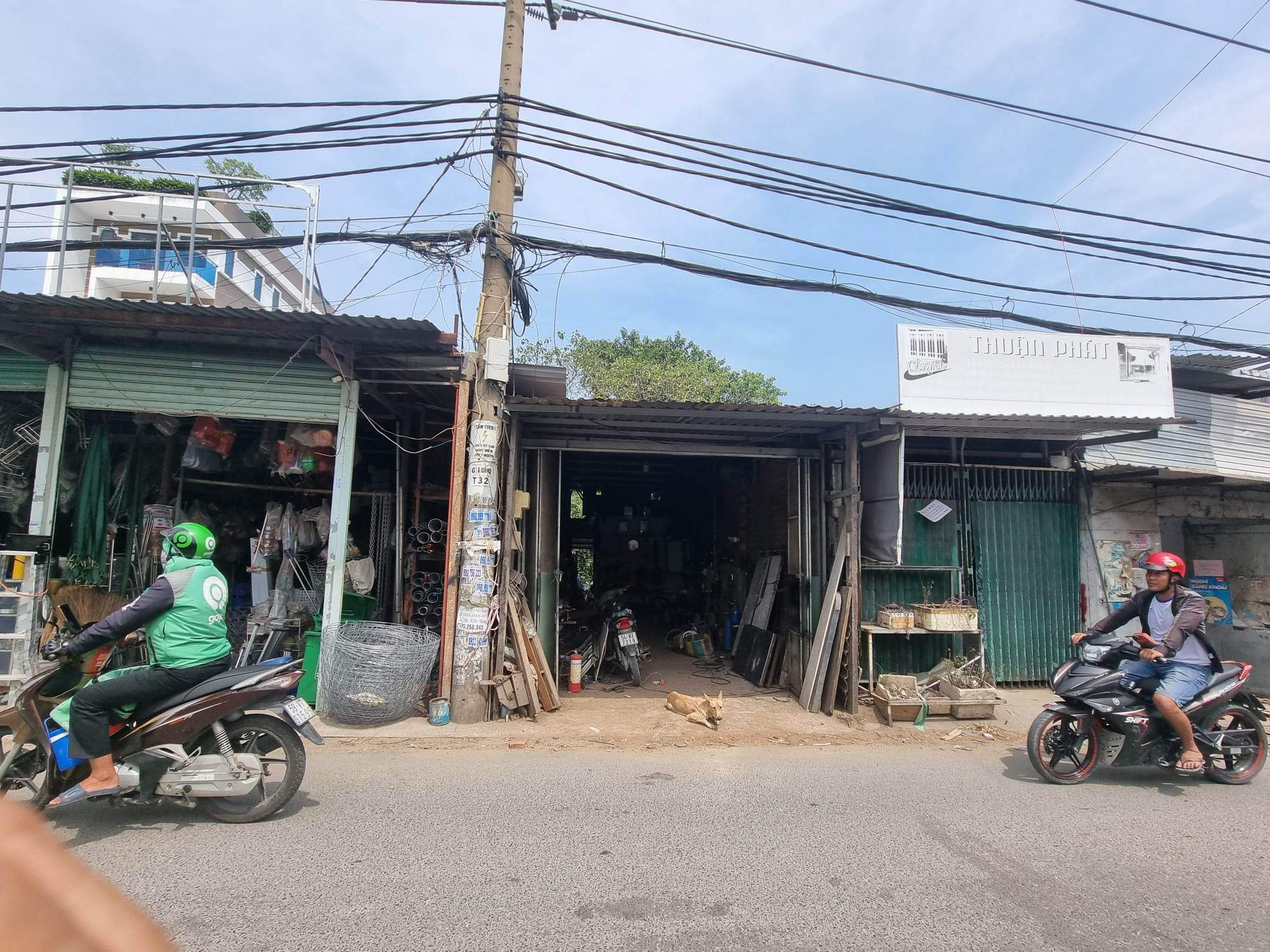 Cho thuê một mặt bằng 200m2 - tại 80/12/269 Dương Quảng Hàm, P5, quận Gò Vấp, TP.HCM
