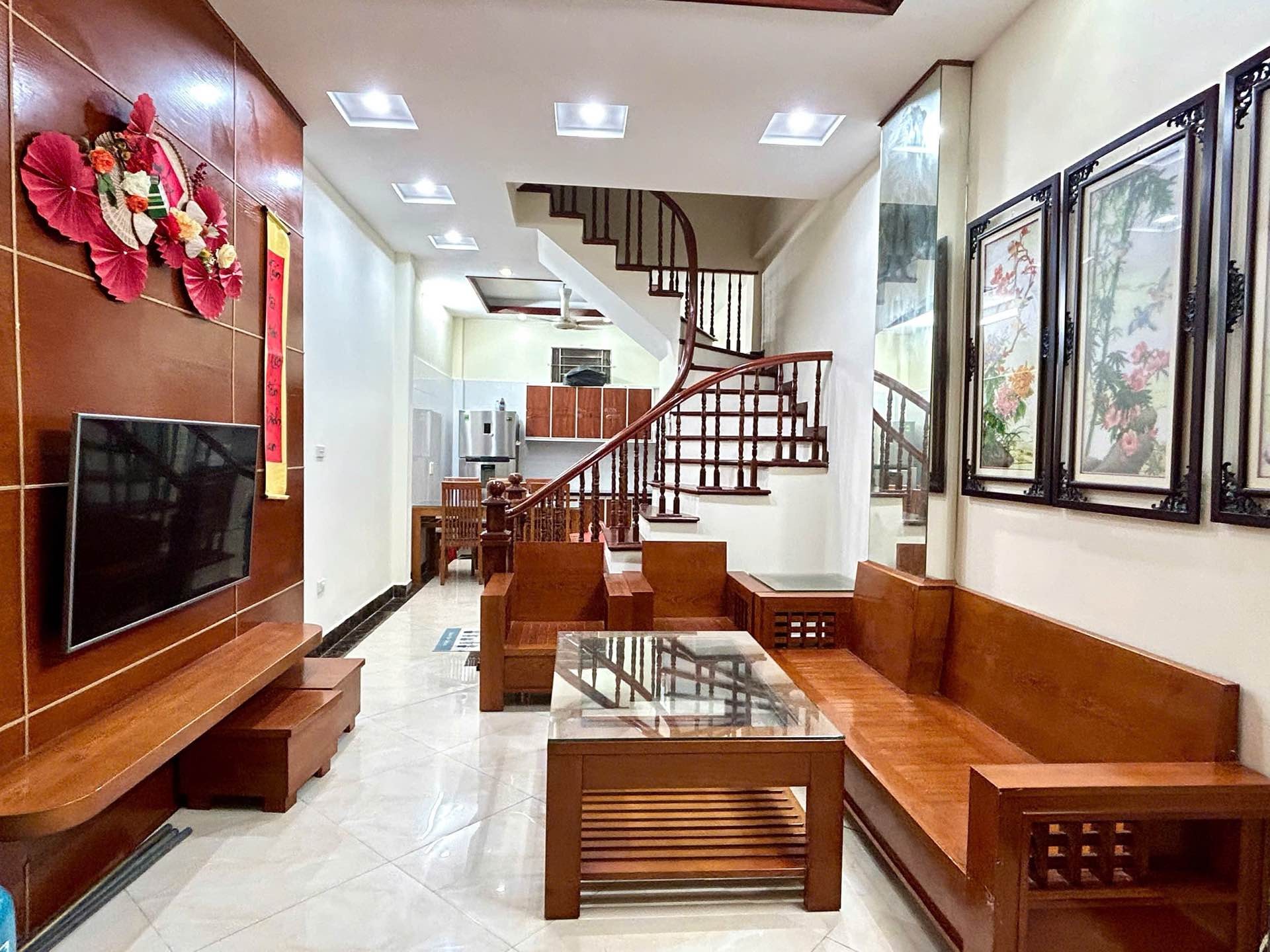 BÁN NHÀ ĐẸP PHỐ ĐẠI LA - TRUNG TÂM QUẬN HAI BÀ TRƯNG - 42M² - 4 TẦNG - 4 PHÒNG NGỦ - GIÁ 10,86 TỶ
