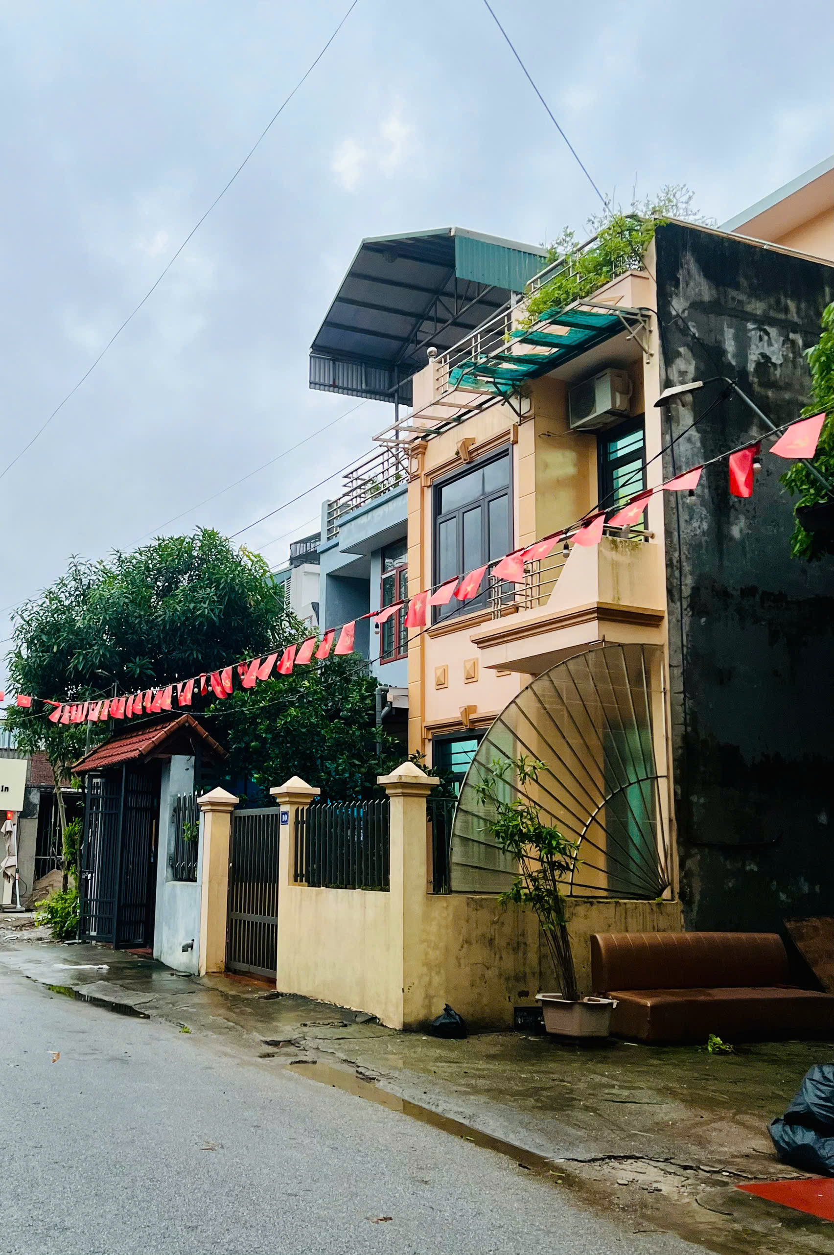 ►  SIÊU HOT – BÁN ĐẤT TẶNG 2 CĂN NHÀ 2,5 TẦNG NGAY PHỐ CỔ HOA LƯ – NINH BÌNH