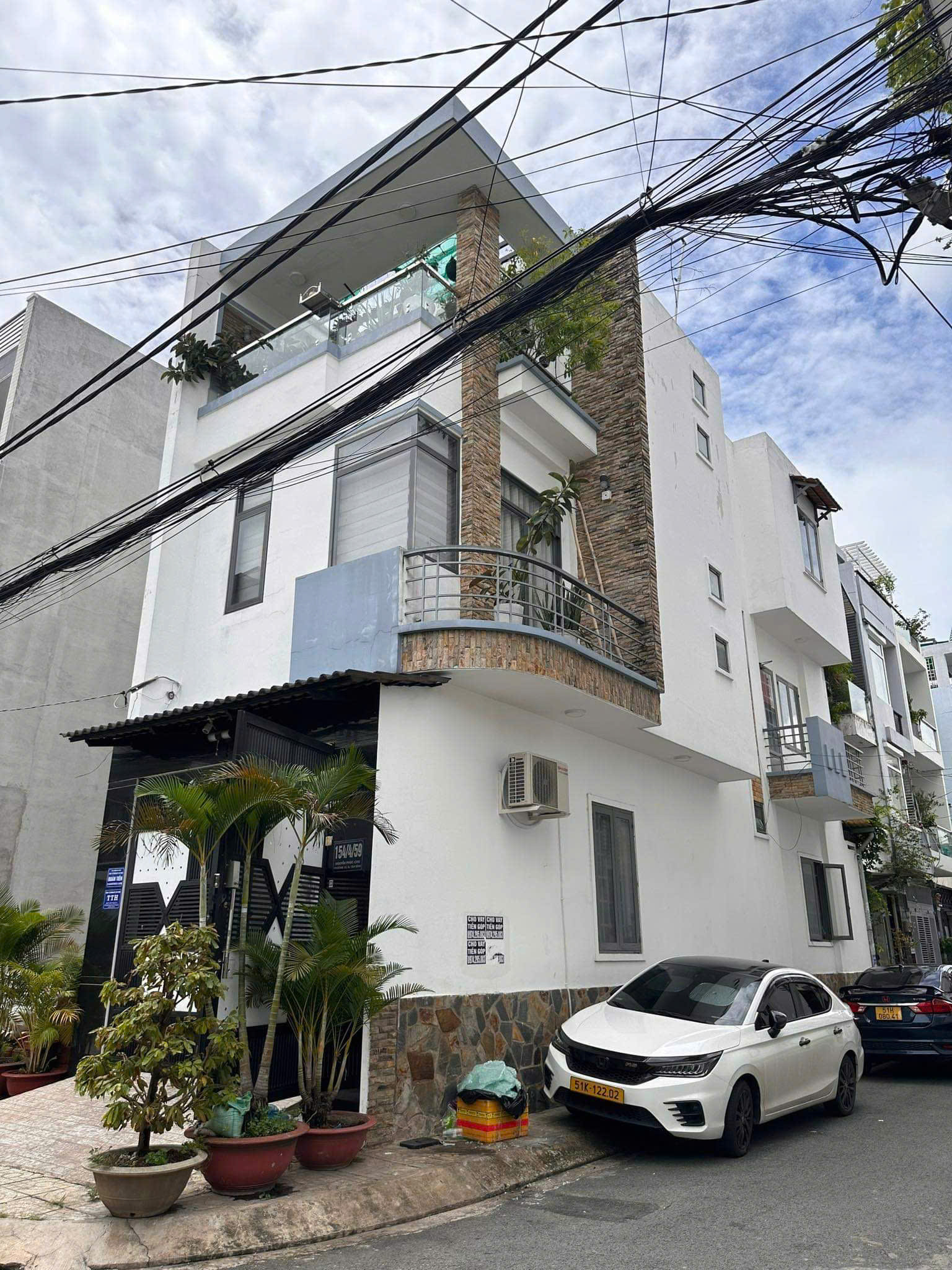 CHO THUÊ NHÀ NGUYÊN CĂN – 4PN, GÓC 2 MẶT TIỀN HẺM – FULL NỘI THẤT CAO CẤP – XE HƠI VÀO TẬN NHÀ