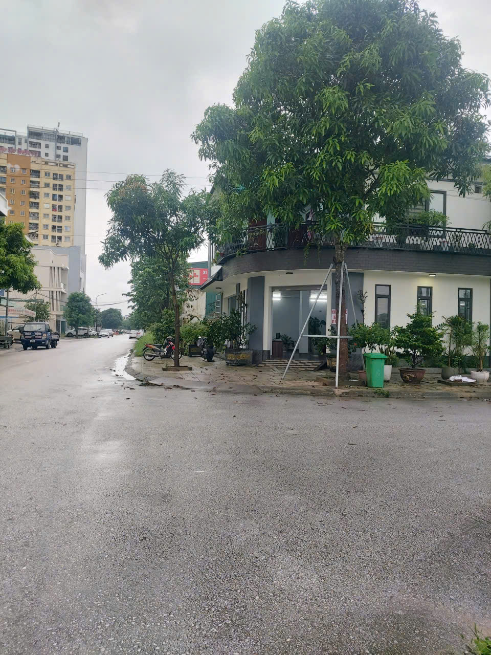 ►  CHO THUÊ VĂN PHÒNG TẦNG 1 – 100M² SÀN, 2 MẶT TIỀN, VỊ TRÍ ĐẸP KHU ĐÔ THỊ XANH.