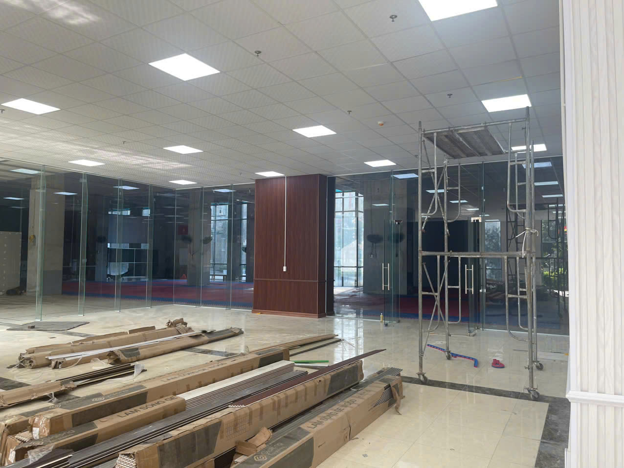 Cho thuê sàn thương mại mặt đường tố hữu vị trí vàng kinh doanh Cho thuê sàn thương mại mặt đường tố hữu vị trí vàng kinh doanh