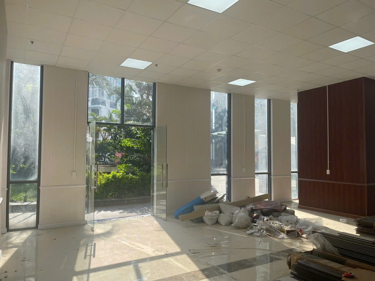 Cho thuê sàn thương mại mặt đường tố hữu vị trí vàng kinh doanh Cho thuê sàn thương mại mặt đường tố hữu vị trí vàng kinh doanh