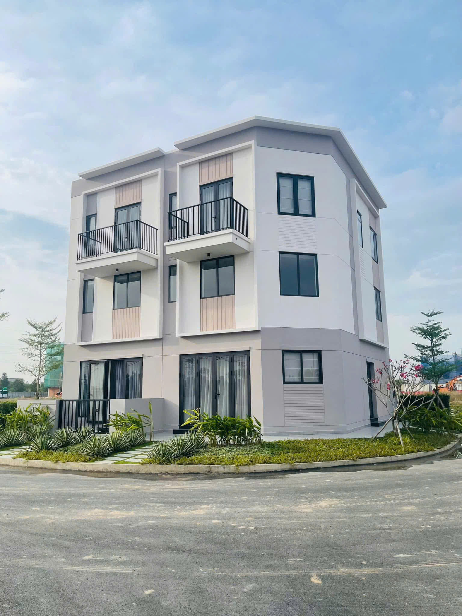 ♦ AN CƯ MƠ ƯỚC – TRONG TẦM TAY ♦