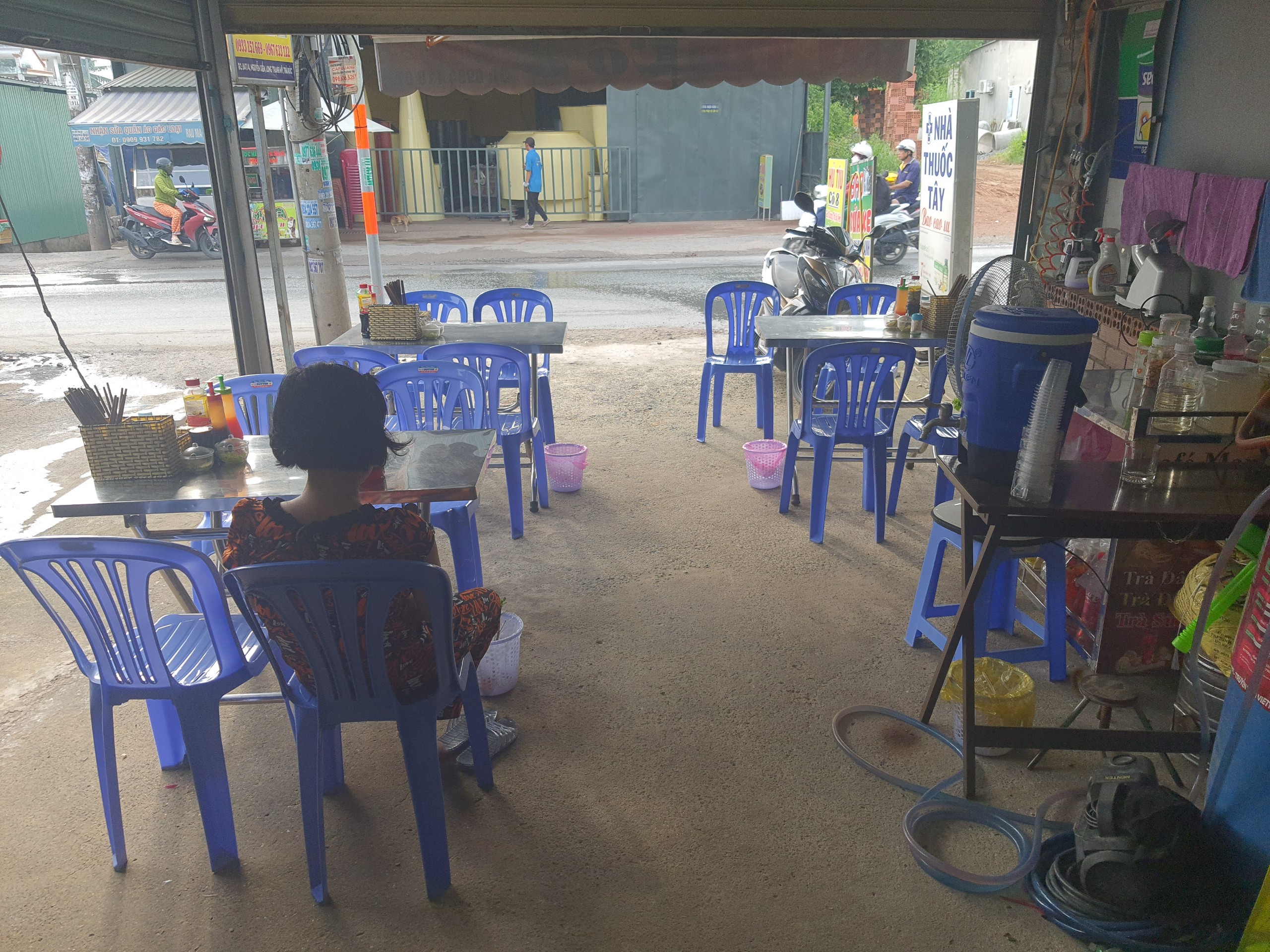 Chính chủ cần sang quán bán hủ tiếu ngay đường Nguyễn Xiển