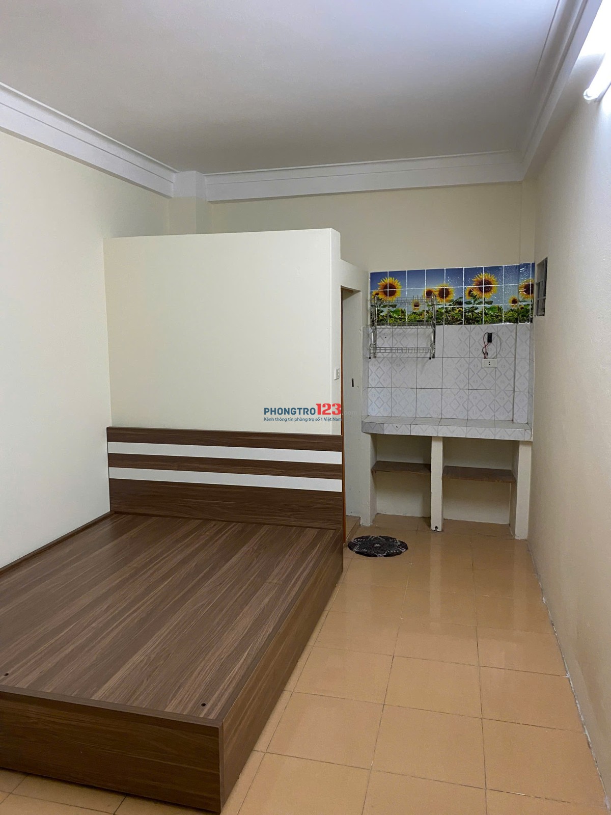 Cho thuê phòng giá 2tr9, - Điện 3k5/số, nước 25k/m3, sinh hoạt 20k/người .