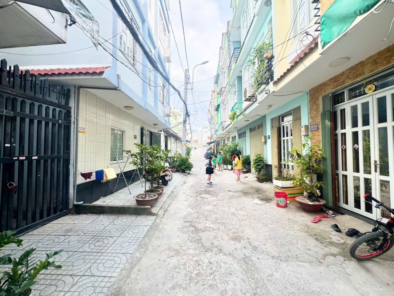 Cần Bán Nhà Hẻm Xe Hơi 6m - Sổ Hồng DSH - Có Sân Để Xe Riêng Biệt - TT.Nhà Bè.