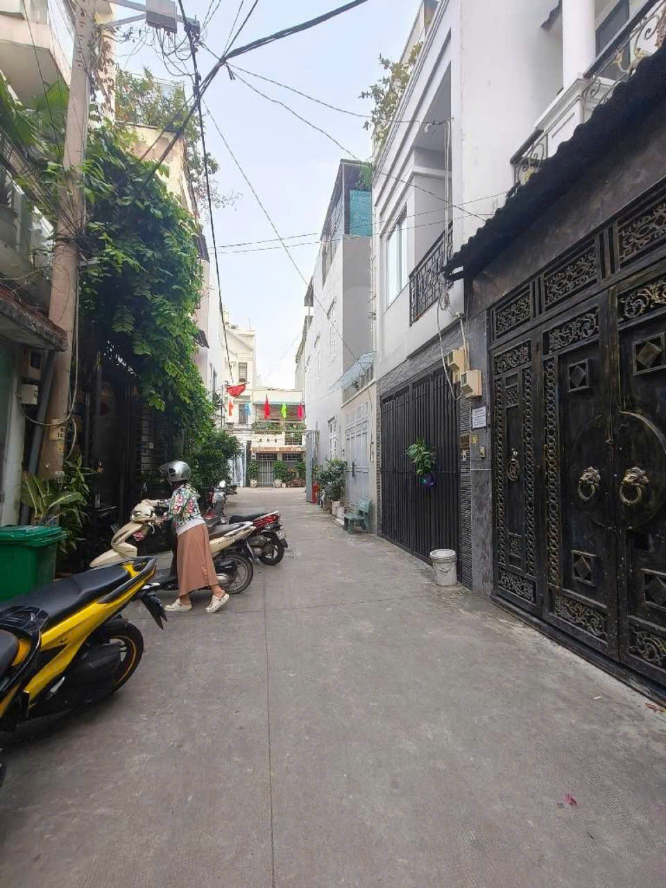 Bán gấp nhà 3 Tầng 60m2, ngay Quốc lộ 13, P. HBP cũ, khu phân lô cao cấp chỉ 7,6ty.