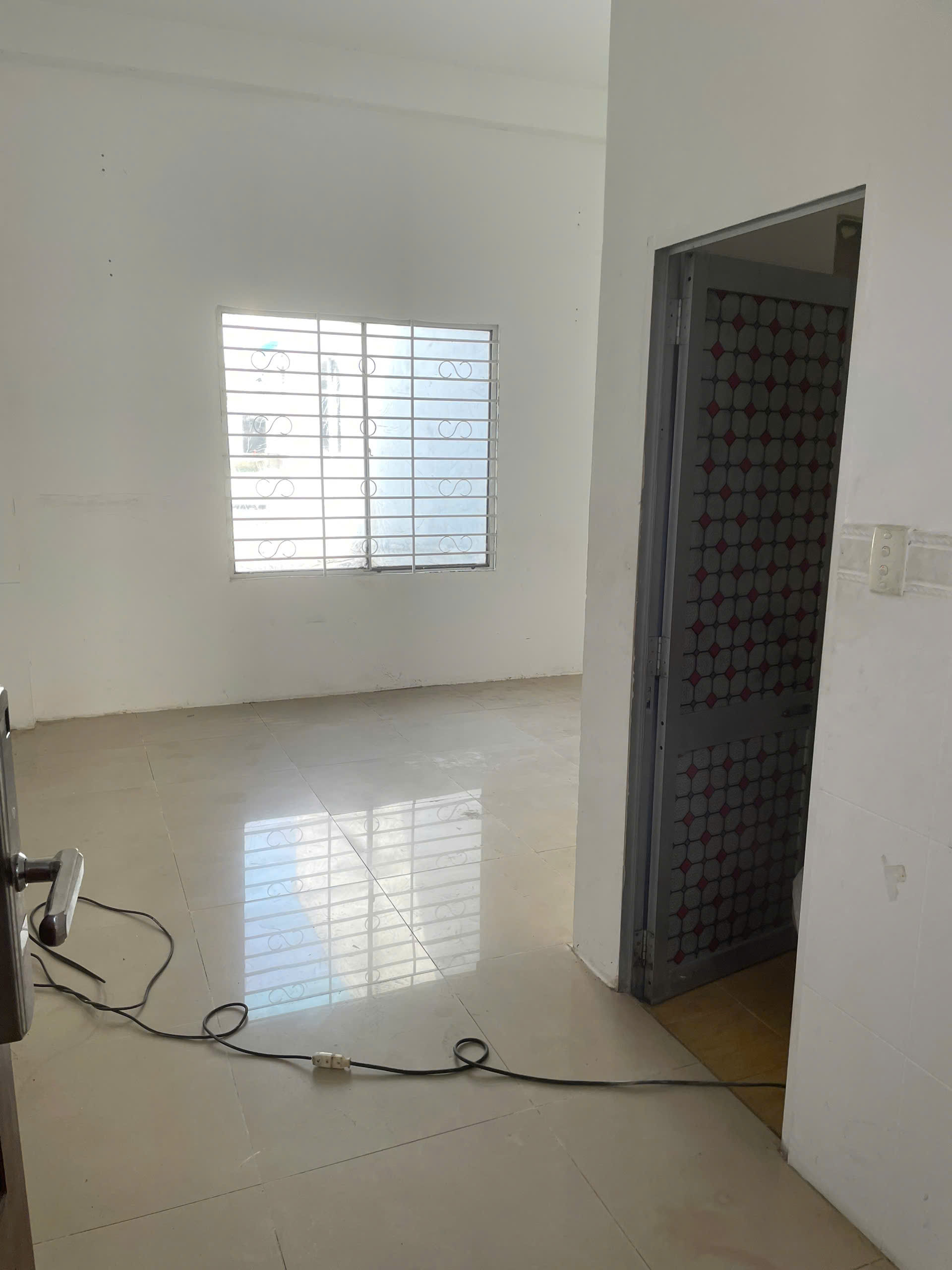 CHO THUÊ NHÀ MẶT TIỀN – 35 XUÂN HỒNG, P.12, TÂN BÌNH