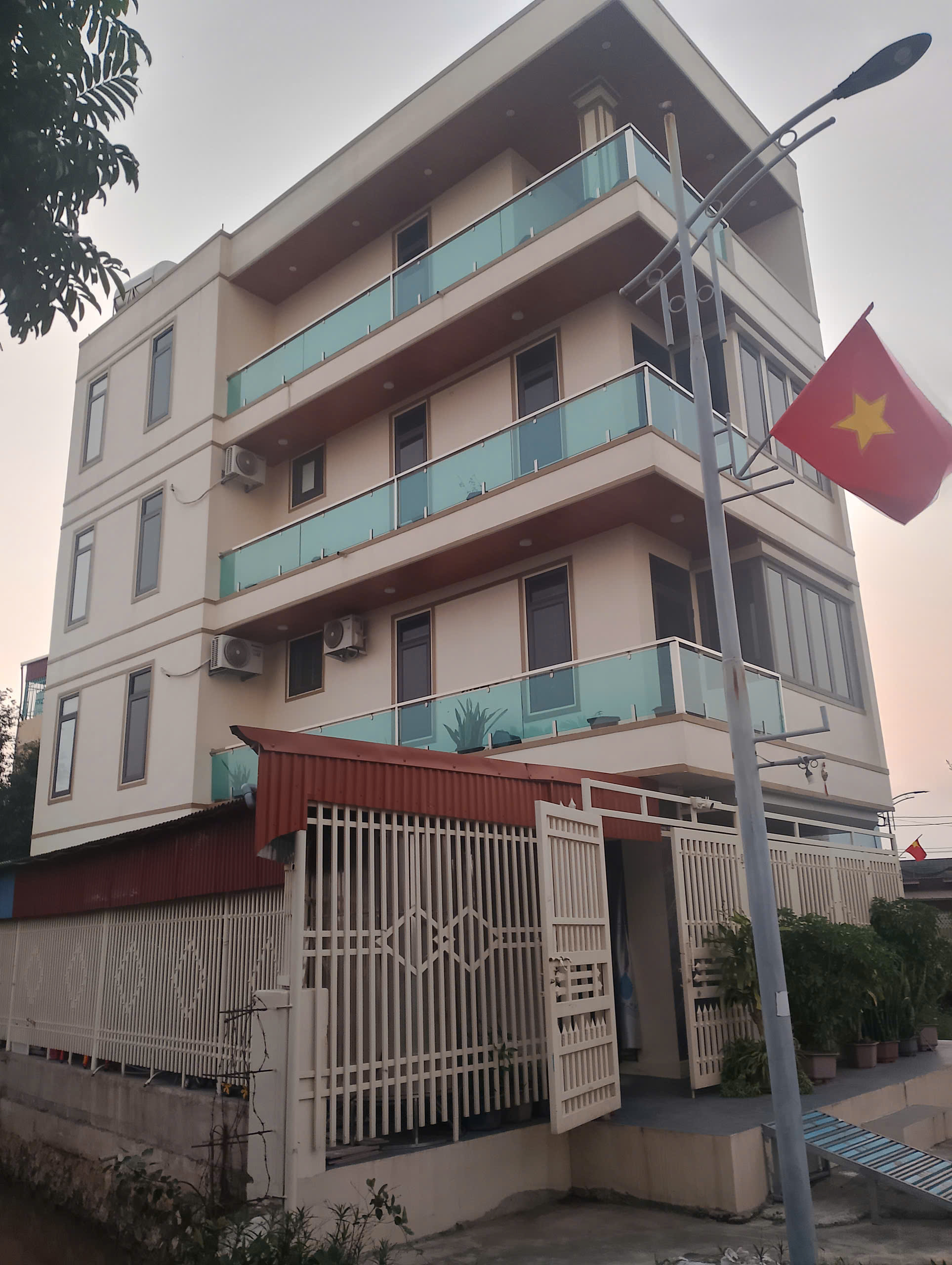 BÁN NHÀ 4 TẦNG MỚI – TRUNG TÂM NGÃ BA XÓM 11, XUÂN GIANG, NINH BÌNH