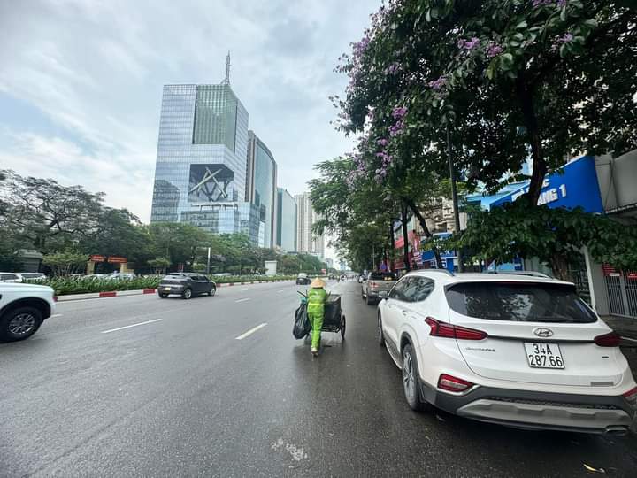 Cần bán gấp nhà phố Trần Duy Hưng, Cầu Giấy cách 1 nhà ra phố ngõ rộng thông và thoáng diện tích 52m chủ xây 5 tầng mặt tiền 4m giá chào bán 16 tỷ