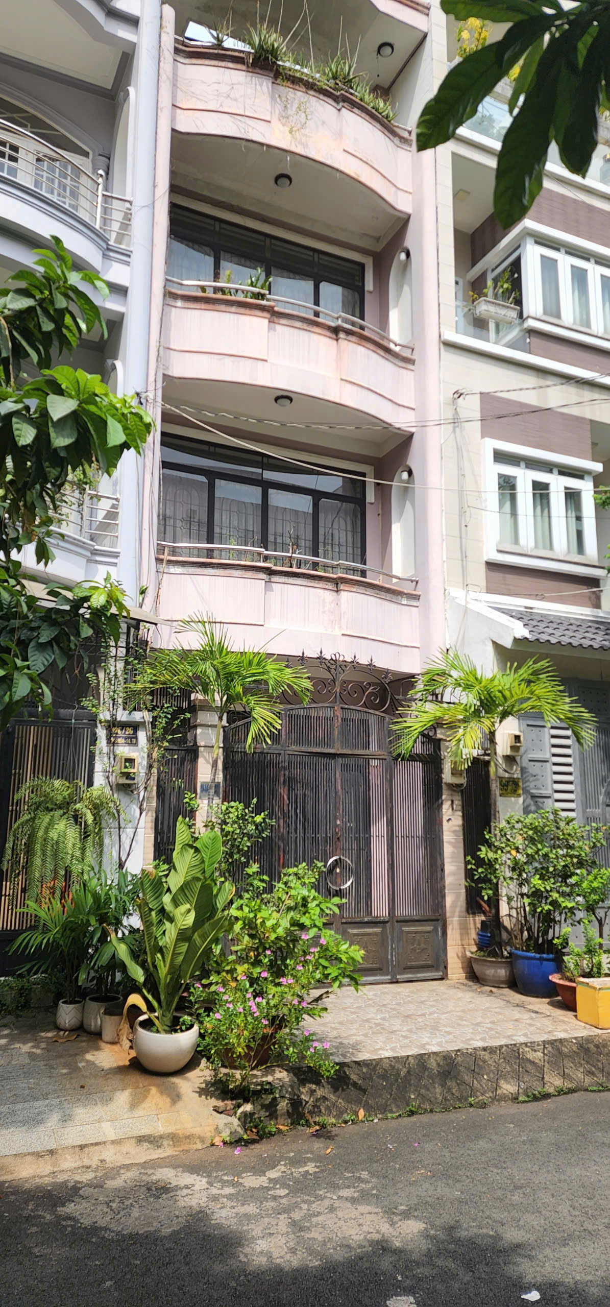 BÁN GẤP NHÀ KHU COMPOUND CAO CẤP – ĐƯỜNG CỘNG HÒA, GẦN SÂN BAY TÂN SƠN NHẤT