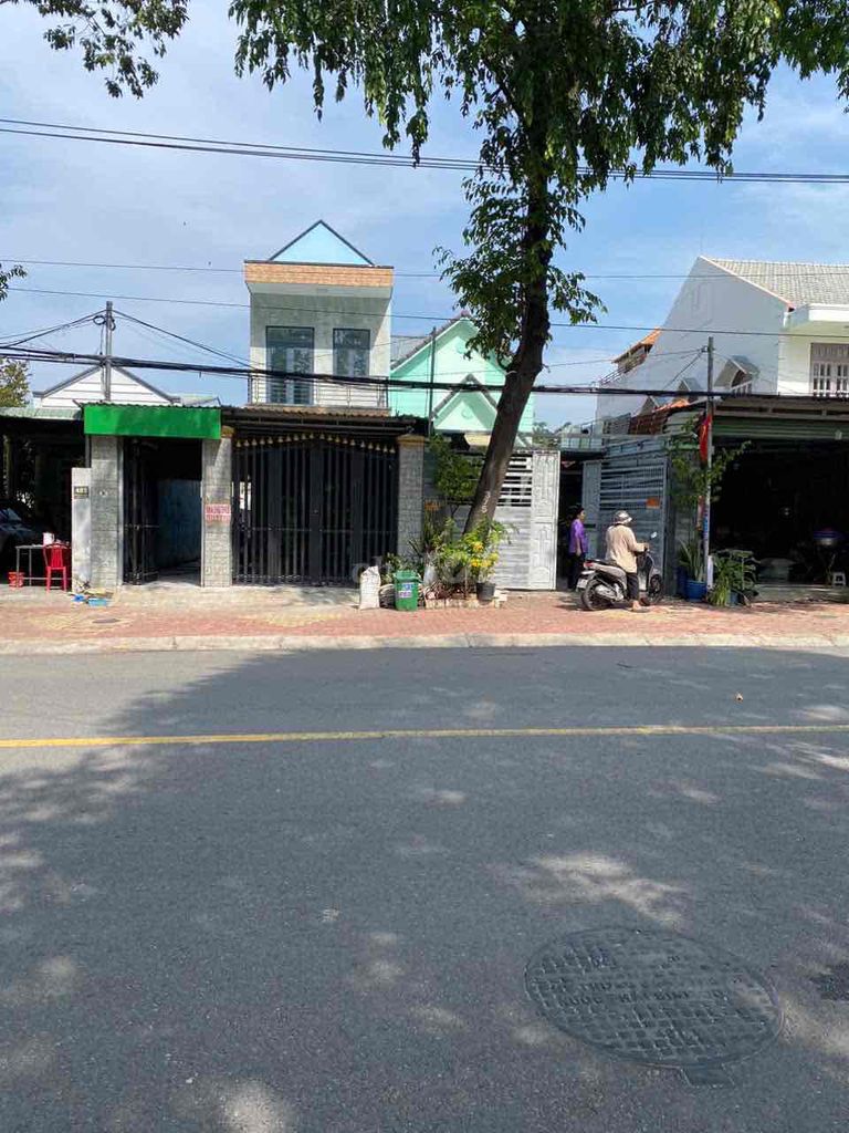 Cho thuê nhà nguyên căn mặt tiền đường lớn tại Thủ Dầu Một – vị trí đẹp, phù hợp ở kết hợp kinh doanh