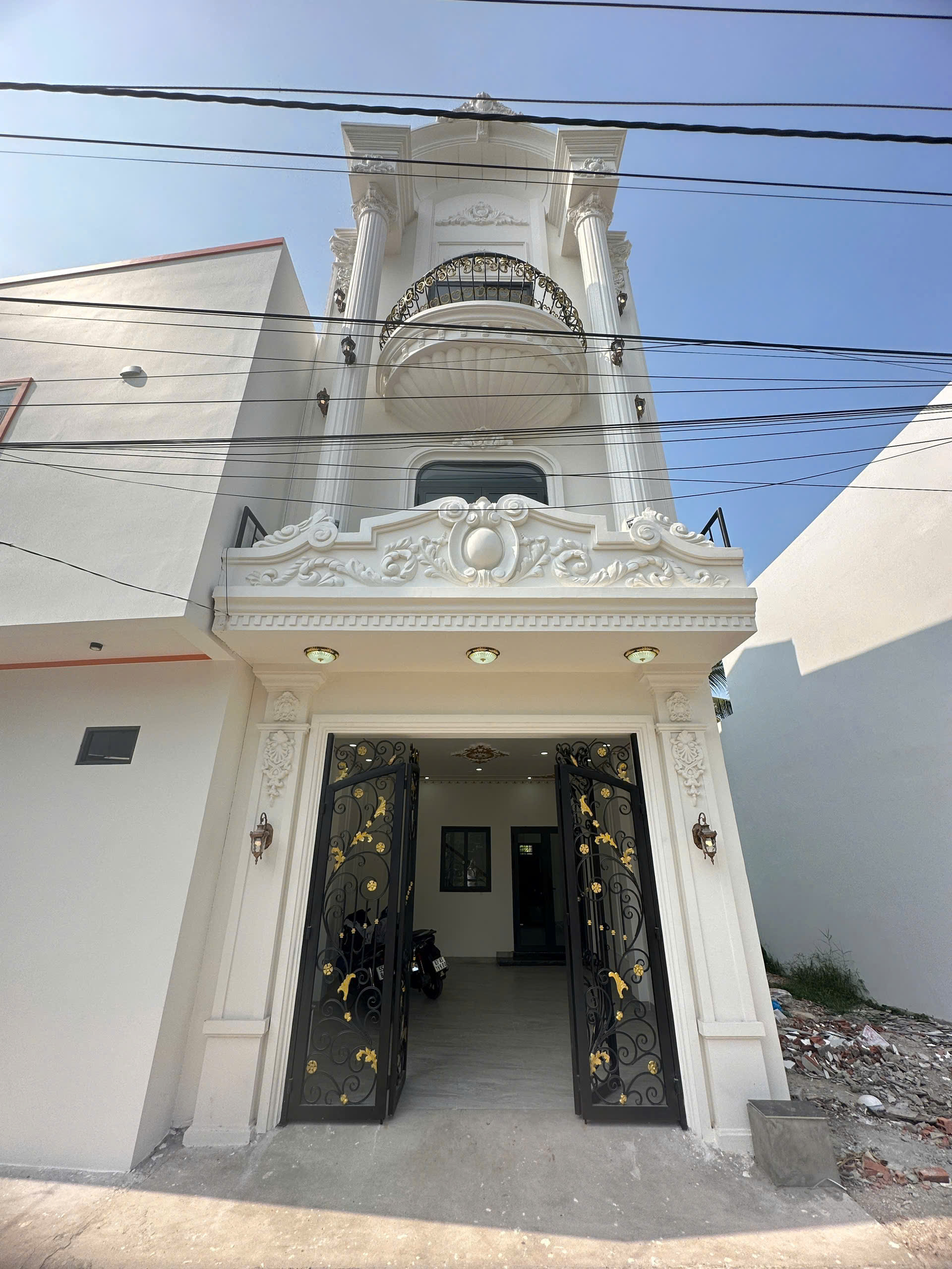 ►  SIÊU PHẨM MỚI TRÊN TRỤC ĐƯỜNG NGUYỄN CÔNG BÌNH GẦN BIG C , CHỈ CẦN XÁCH VALI VÀO LÀ Ở NGAY KHÔNG CẦN SẮM SỬA GÌ CẢ. CỬA CHÍNH LÀ CỬA KHÓA VÂN TAY . HƯỚNG NAM