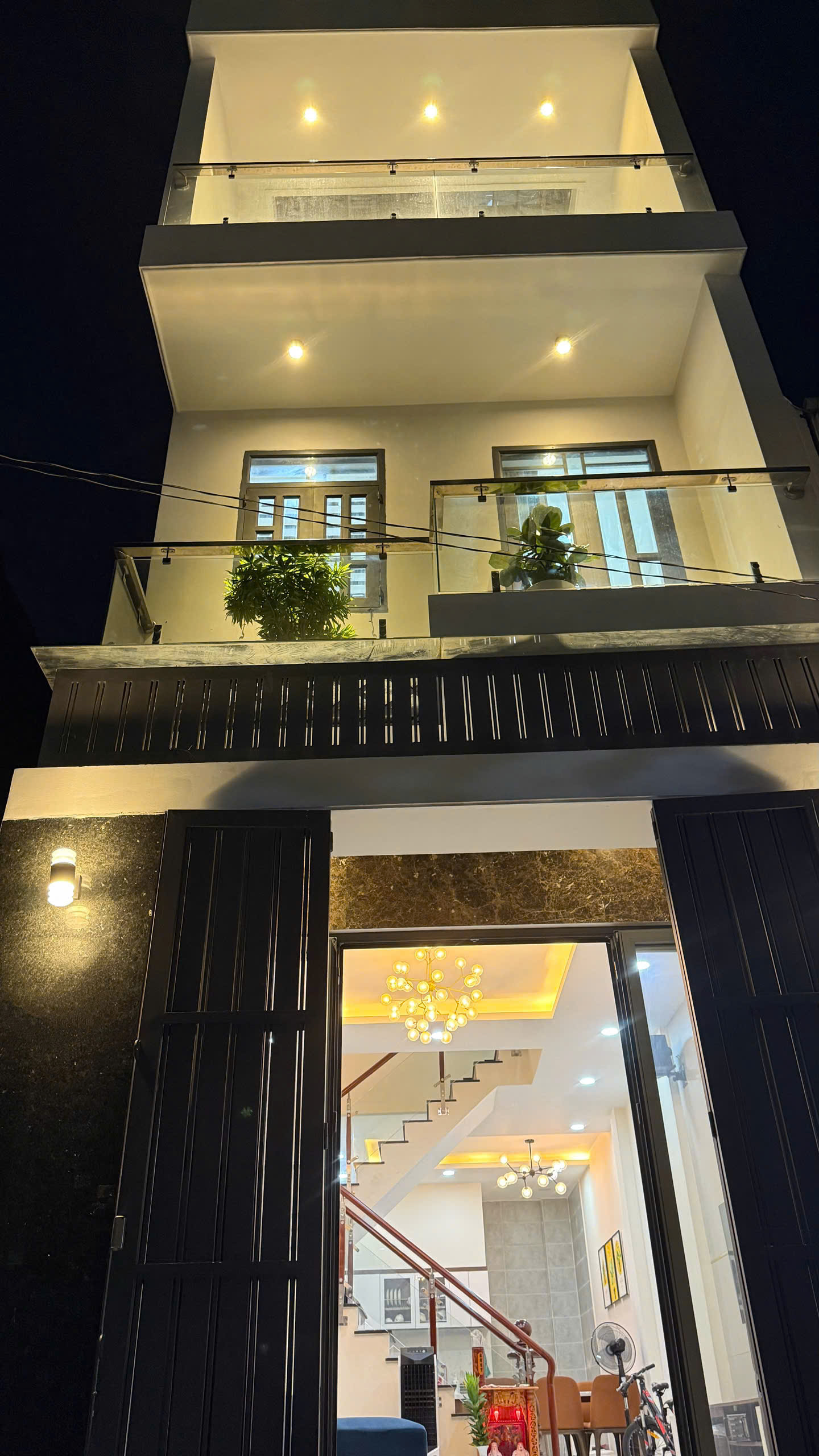 Cho thuê nhà nguyên căn 3PN. 1 trệt 2 lầu ( đối diện Vạn Phúc City)