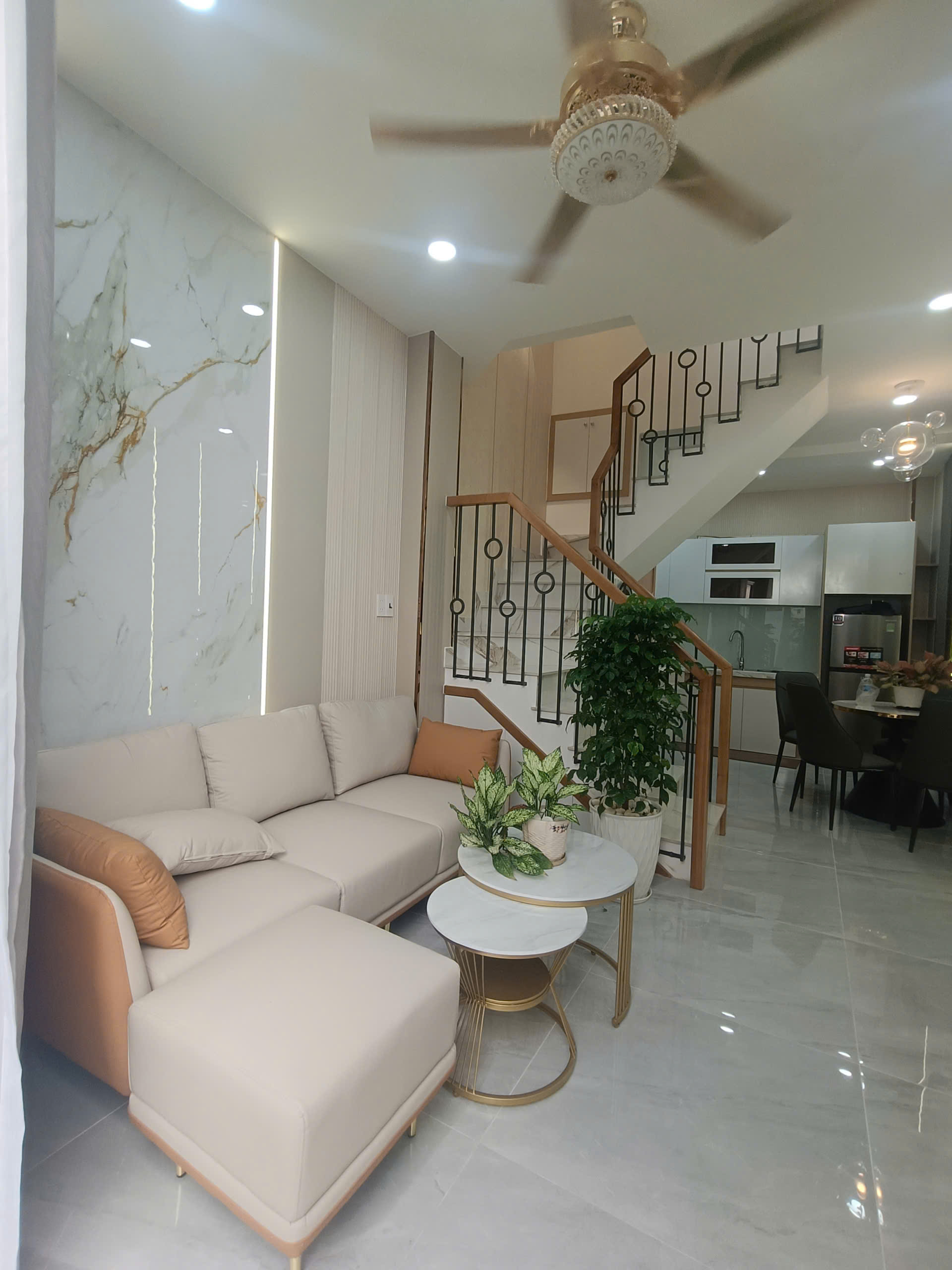 BÁN NHÀ 2 TẦNG – FULL NỘI THẤT – P.15, TÂN BÌNH