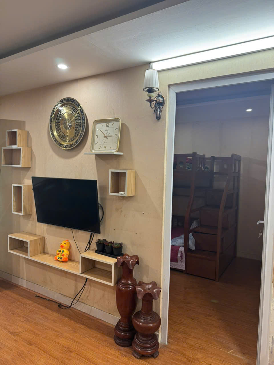 Chính chủ cho thuê căn hộ 2PN 63m² tầng 7- 2 mặt thoáng, full nội thất gỗ chuẩn nhà cho gia đình trẻ