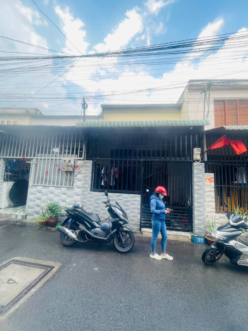 ►  Chính chủ gửi bán nhà 1 trệt 1 lửng – sổ chung khu Phú Hồng