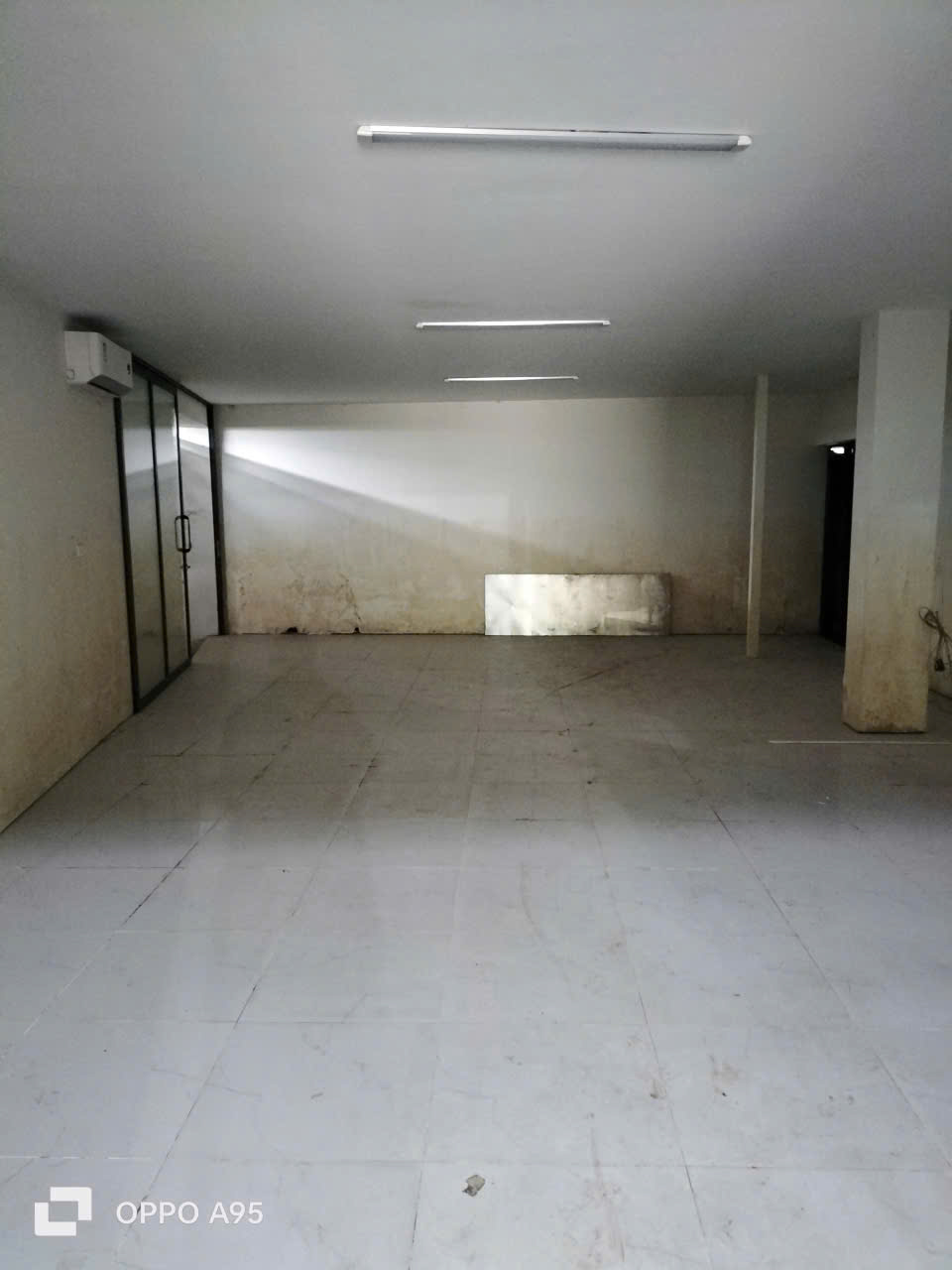 Cho thuê kho 400m² tại Long Biên – xe tải10 tấn vào tận nơi
