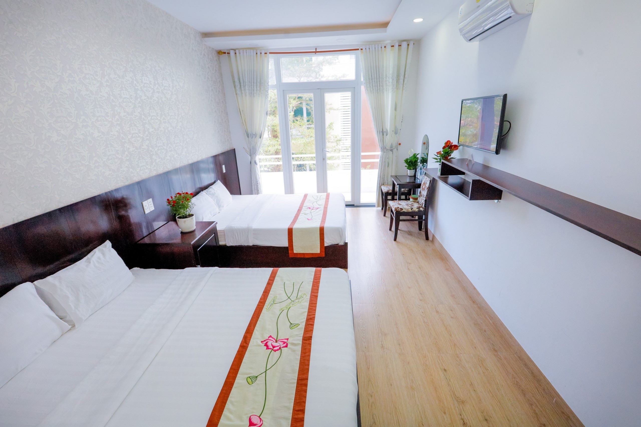 Sắp đi định cư nước ngoài CHÍNH CHỦ BÁN Khách Sạn đang kinh doanh rất hiệu quả Vị Trí Đắc Địa bật Nhất tại Ninh Thuận - Giá Cực Ưu Đãi