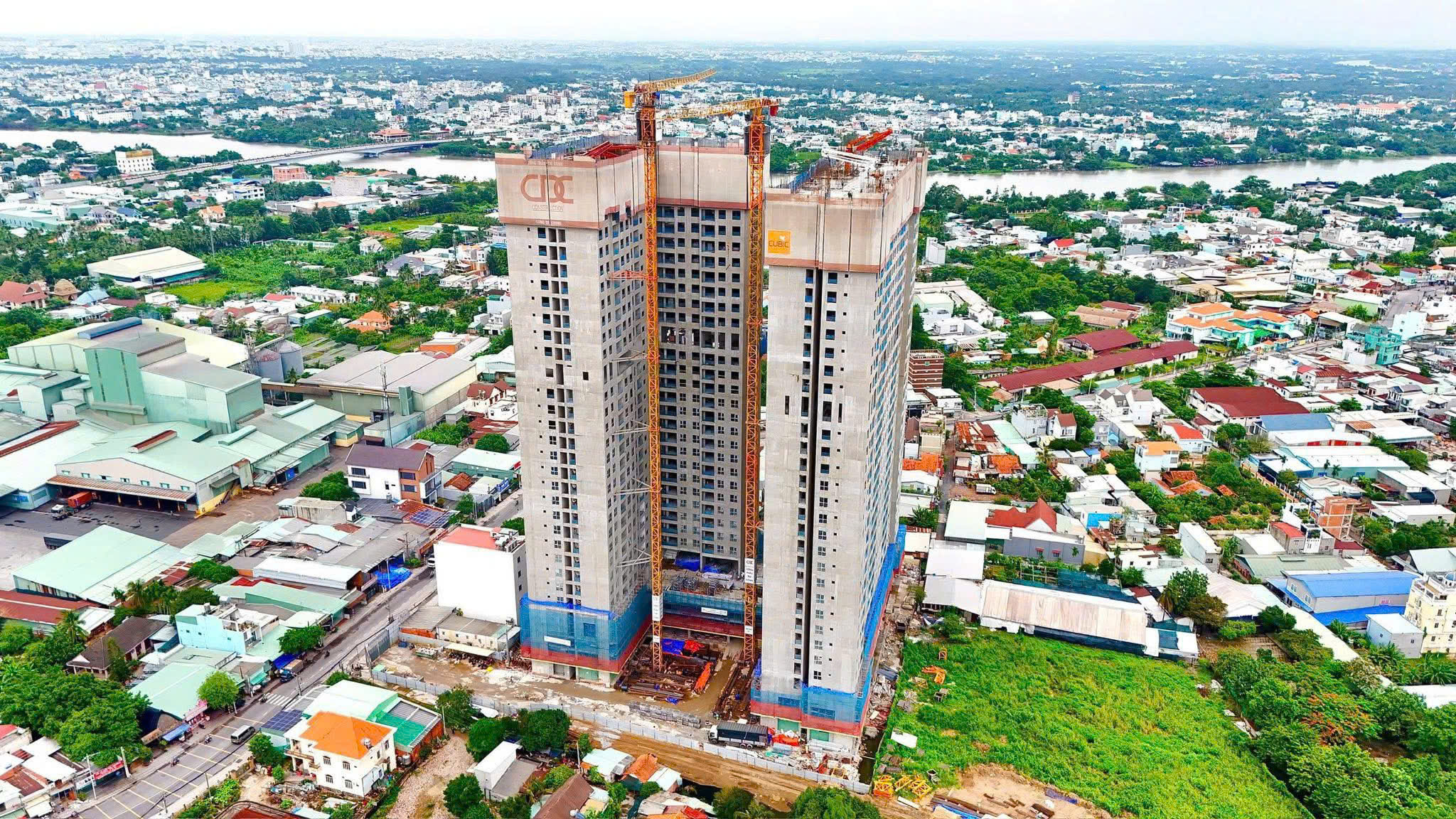Chính chủ bán căn hộ chung cư A&amp;T Sky Garden, 2PN, 2WC - view hồ bơi.