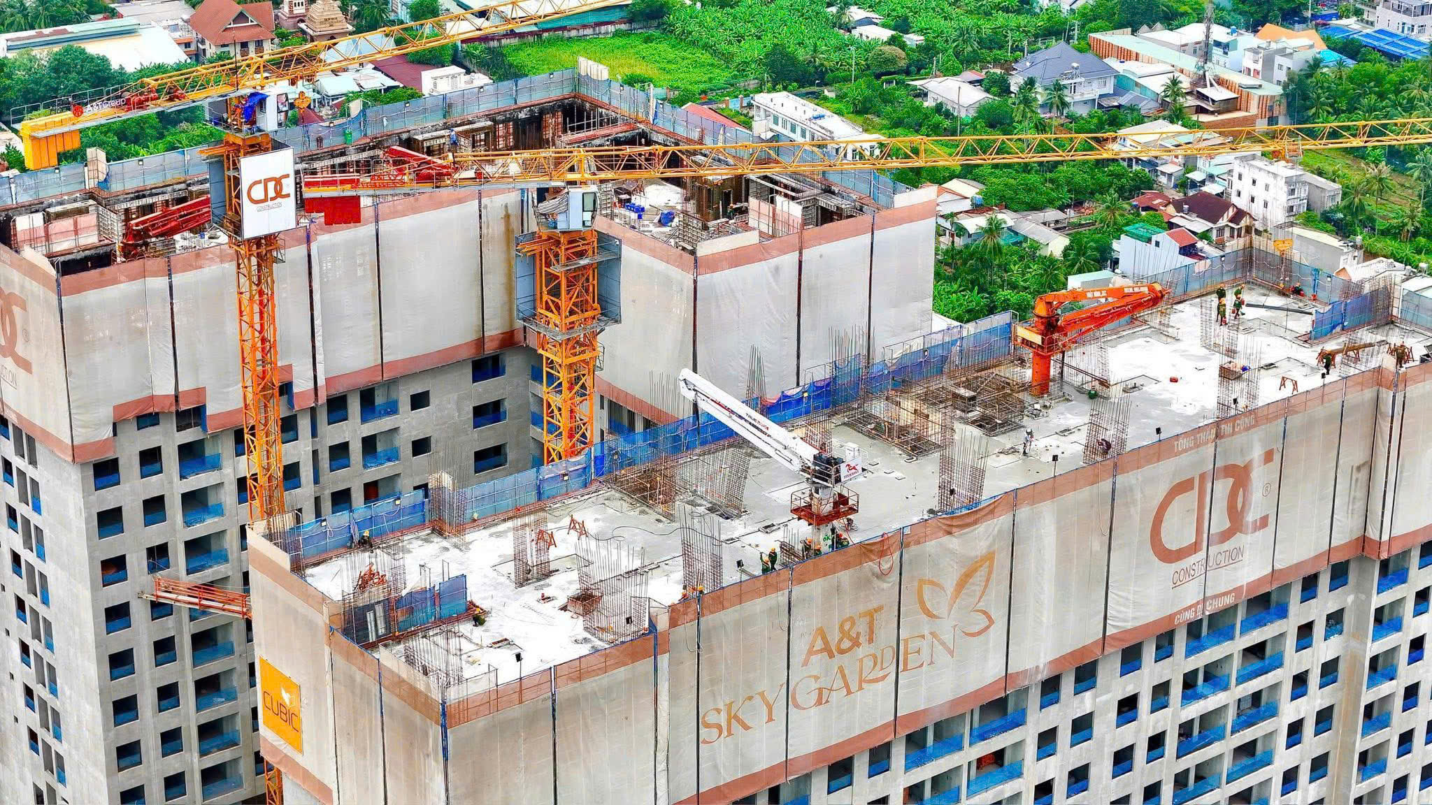 Chính chủ bán căn hộ chung cư a t sky garden, 2pn, 2wc - view hồ bơi.