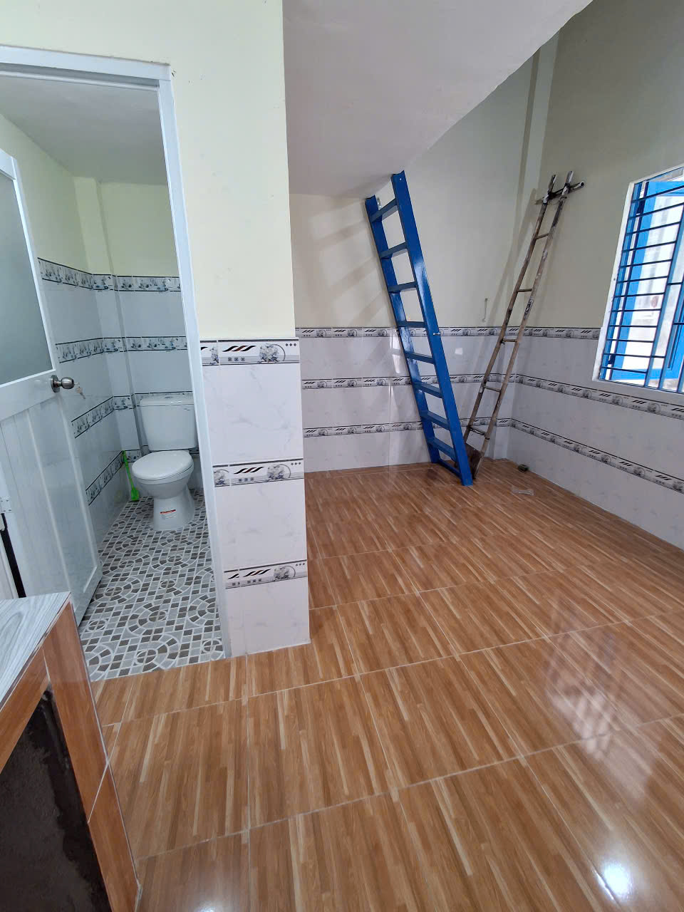 PHÒNG TRỌ MẶT TIỀN NGUYỄN DUY TRINH – MỚI 100% – GIỜ GIẤC TỰ DO