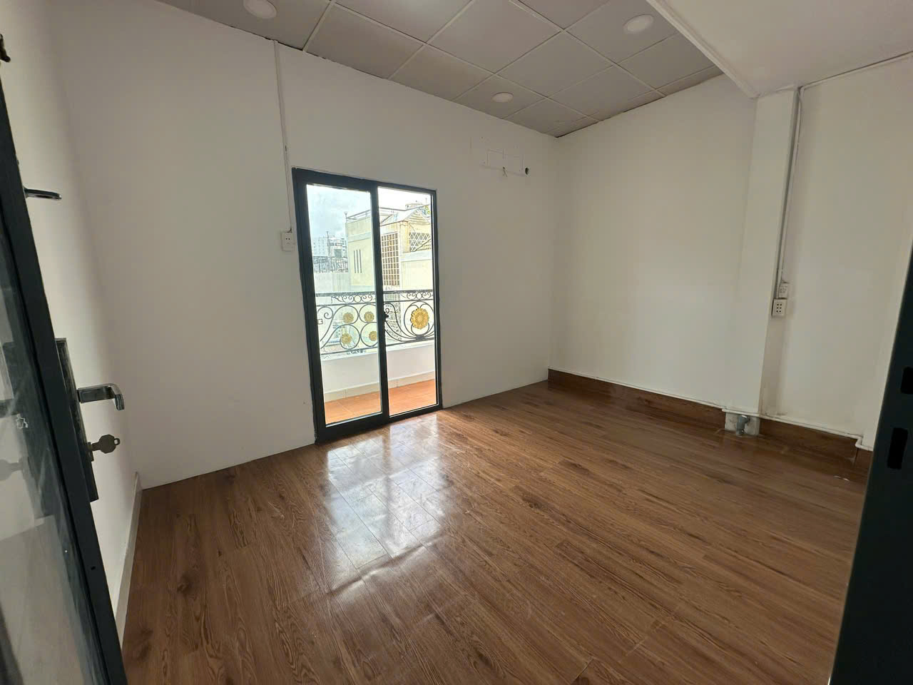 PASS STUDIO NGUYÊN SÀN LẦU 4 - BAN CÔNG LỚN - LÊ VĂN SỸ Q.3/PHÚ NHUẬN - RIÊNG TƯ NHƯ NHÀ NGUYÊN CĂN