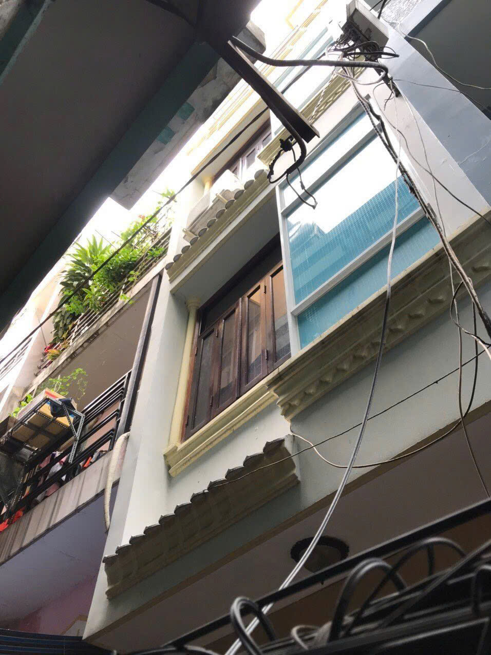 CHÍNH CHỦ CHO THUÊ NHÀ NGUYÊN CĂN MỚI SƠN SỬA – NGAY CHỢ HÒA BÌNH Q5 – HẺM THÔNG 2 TRỤC LỚN