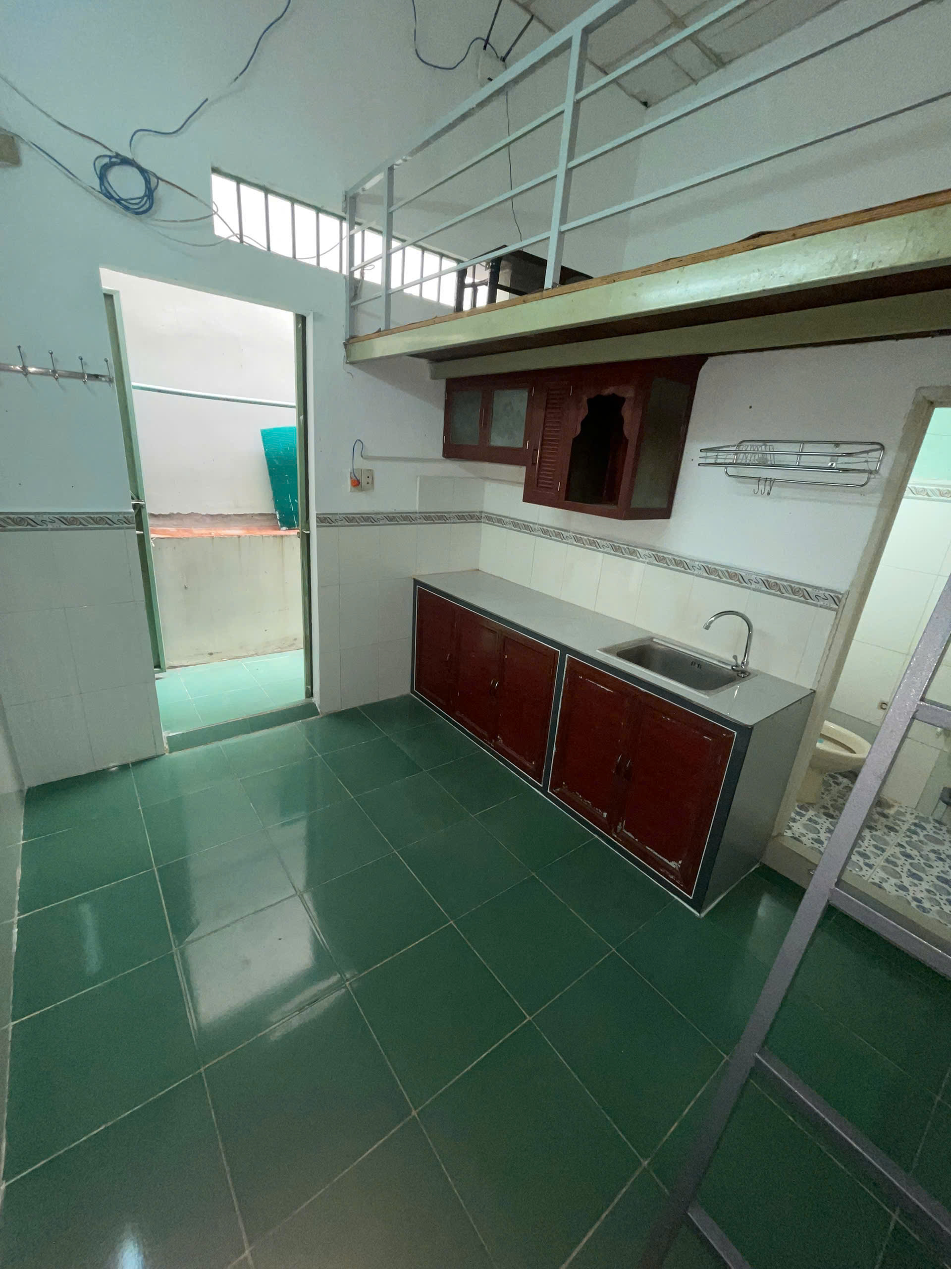 CHO THUÊ PHÒNG TRỌ GIÁ RẺ – CÓ GÁC, BẾP, WC RIÊNG – GIỜ GIẤC TỰ DO – QUẬN TÂN PHÚ