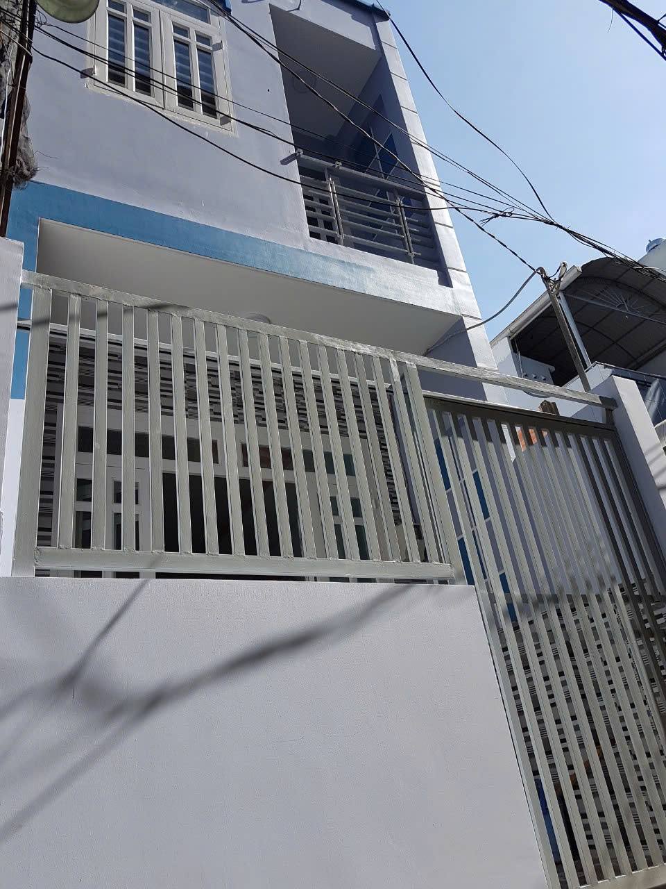 Cho Thuê nhà nguyên căn Ngang 3.5m, dài 13 mét, 1 trệt - 1 lầu