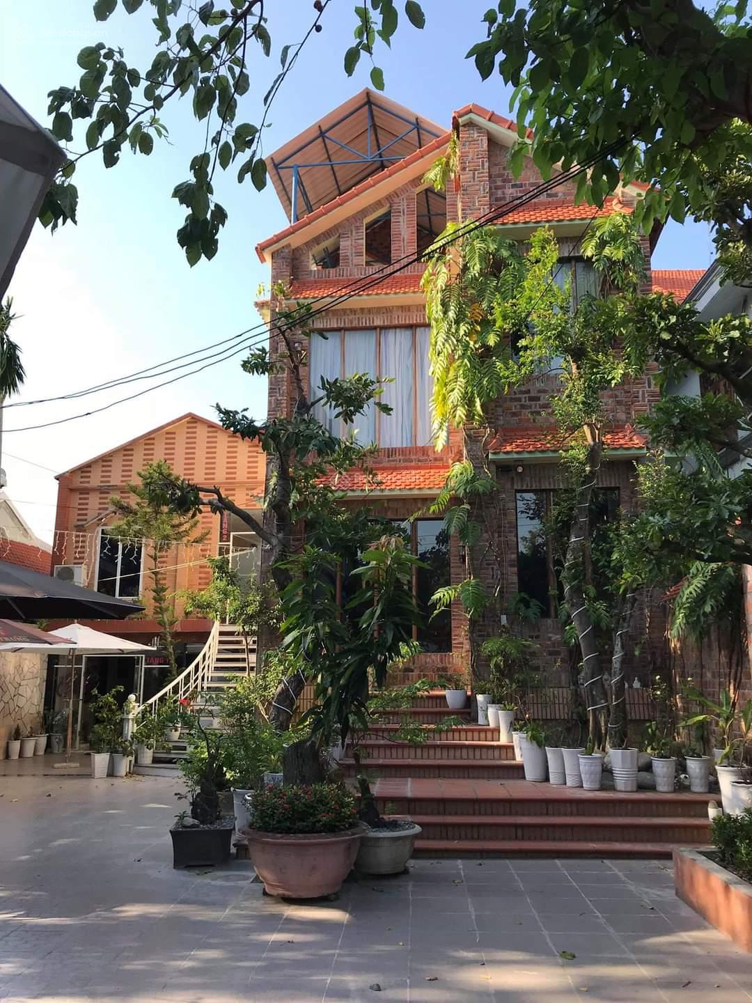 Mình chính chủ cần bán căn nhà biệt thự sân vườn. Đường Phạm Như Xương, thị xã Điện Ngọc, Điện Bàn, Quảng Nam.