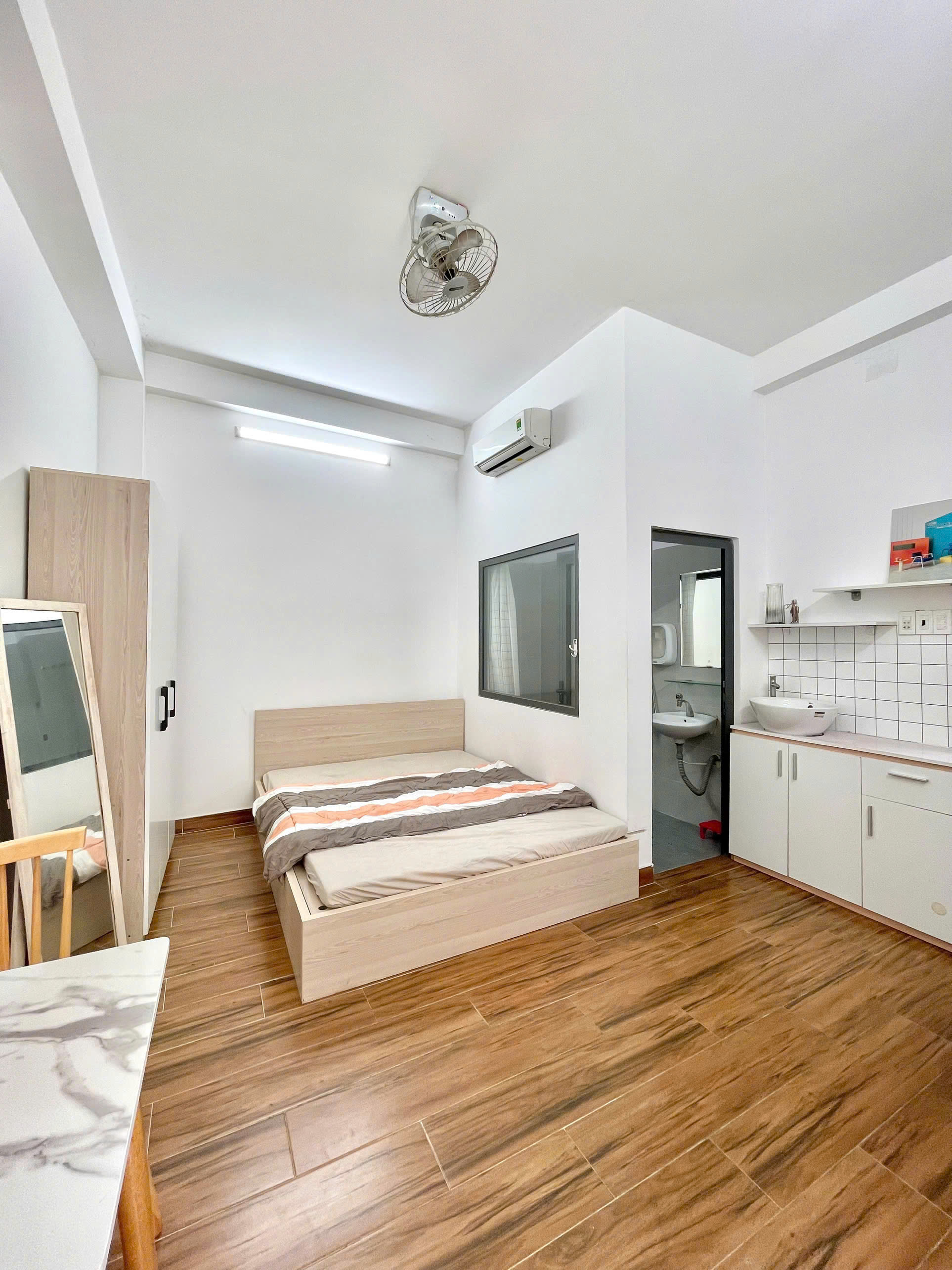 CHO THUÊ MINI STUDIO 25M² RỘNG RÃI – NGAY TRUNG TÂM QUẬN 3 – HẺM XE HƠI CMT8