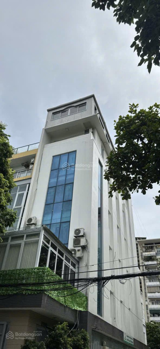 Cho thuê văn phòng 110m2 tại tầng 1 số nhà 38 ngõ 110 Trung Kính, Yên Hòa, có chỗ đậu oto rộng rãi