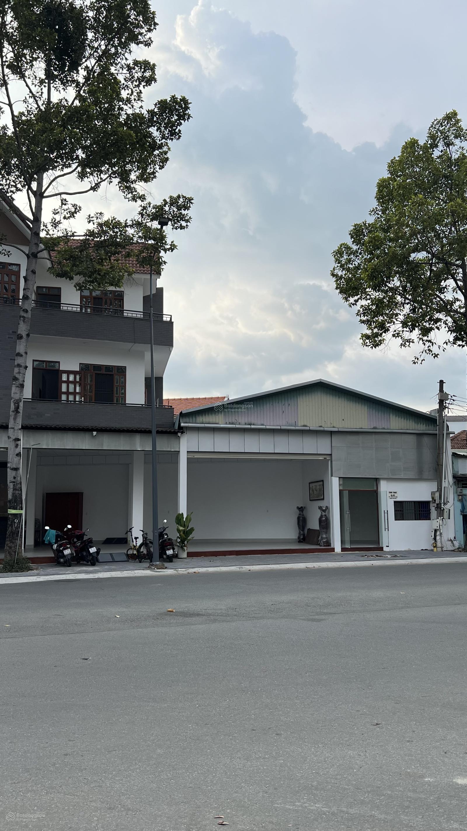 Cho thuê mặt bằng kinh doanh, tầng trệt, nhà mặt tiền đường Huỳnh Văn Luỹ, TP Thủ Dầu Một.