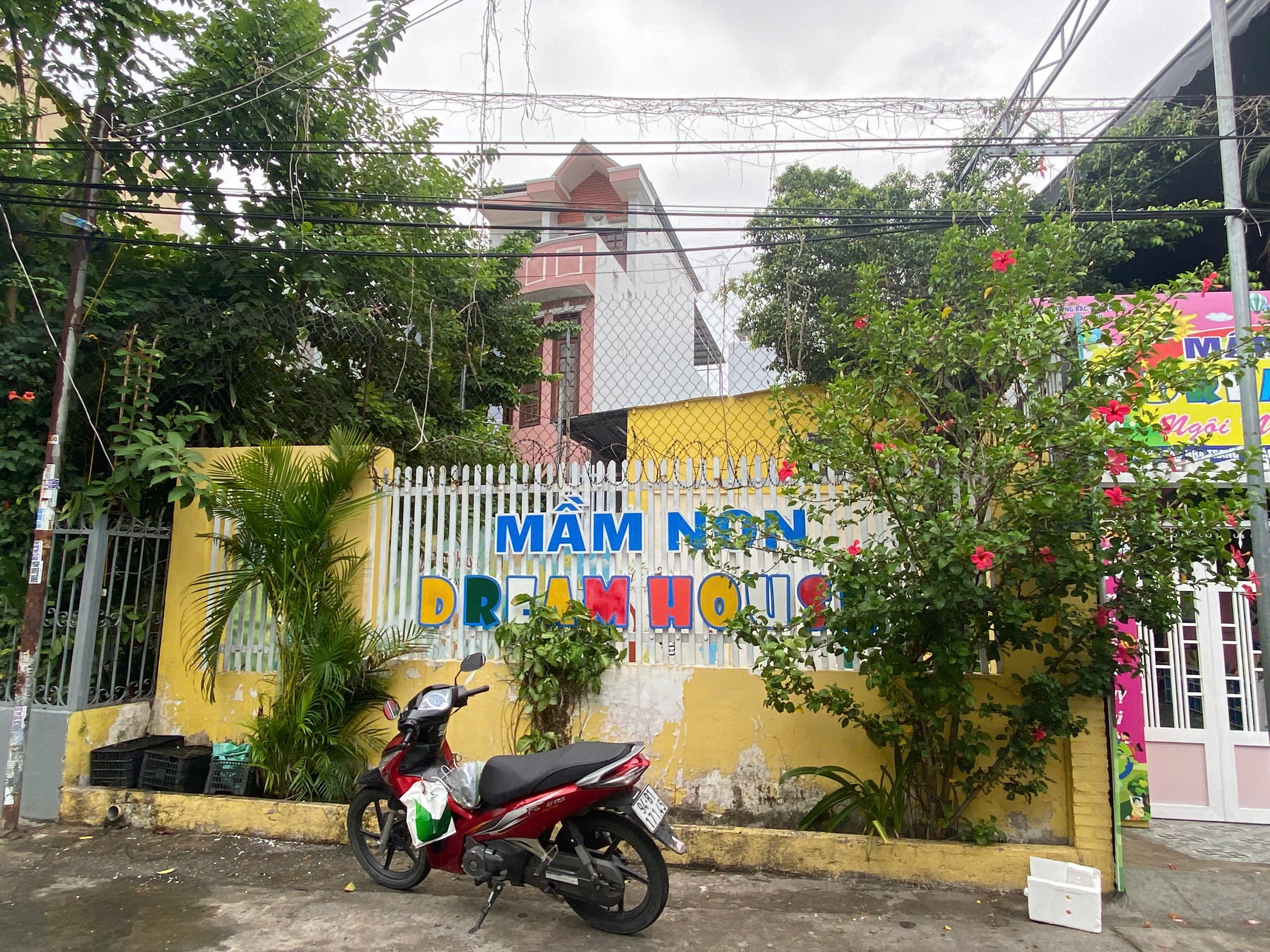 KHU VỰC VĨNH HẢI – BẮC NHA TRANG ???? CHỦ CẦN BÁN LÔ ĐẤT HẺM NHÀ THỜ ???? Cách biển khoảng 300m, khu dân cư hiện hữu. ???? Diện tích: 153,4m² ???? Ngang: hơn 6m ???? Hướng: Đông ???? ???? Đường hiện trạng: gần 6m ???? Vị trí: Hẻm Nhà Thờ, phường Vĩnh Hải 