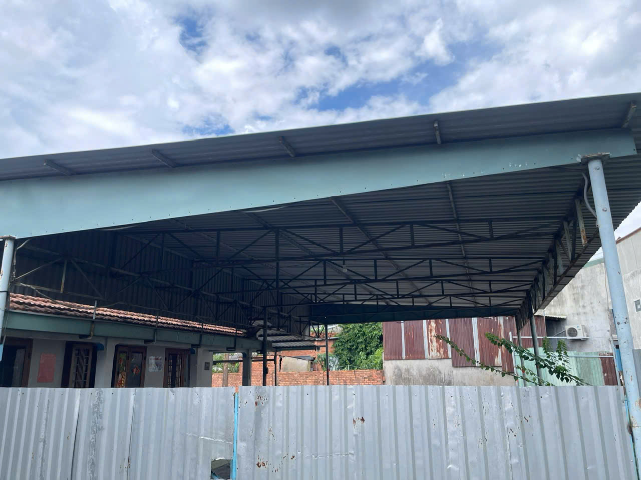 Cho thuê mặt bằng 400m² – có nhà rộng, tiện làm kho/xưởng