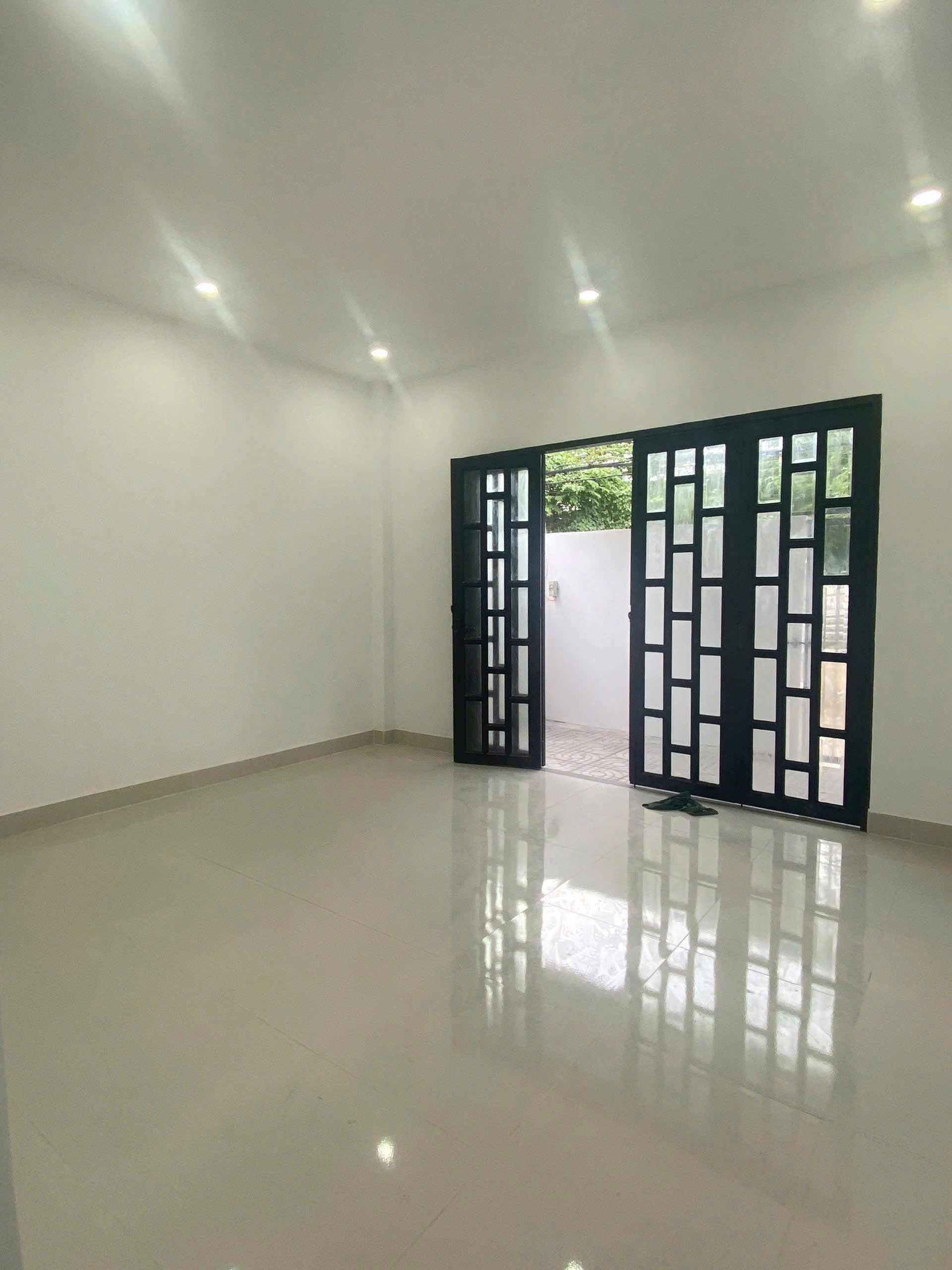 BÁN NHÀ MỚI 1 TRỆT 1 LẦU – HẺM XE HƠI 7M, CẦU XÂY 2 – HOÀNG HỮU NAM – GẦN KHU CÔNG NGHỆ CAO