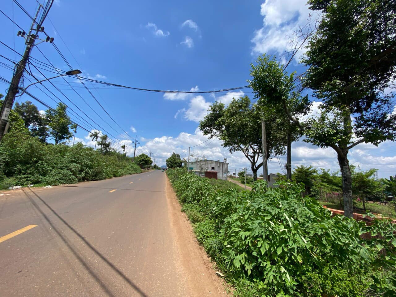 Bán nhanh đất mũi tàu hai mặt tiền Hoàng Sa, đất ở toàn bộ 260m2, đi 1 phút đến Trần Nhật Duật, 3 phút đến chợ đêm mới, thích hợp đầu tư hoặc kinh doanh. Giá chỉ 4,x tỷ.