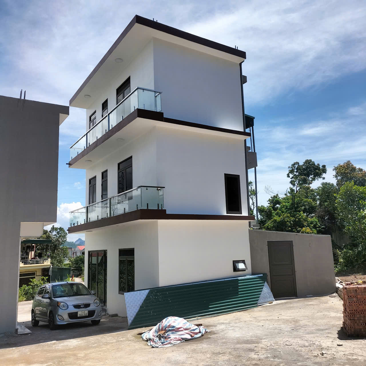 Chỉ Với Hơn 2Ty Bạn Đã Có Thể Sở Hữu Ngay Căn Nhà 3 Tầng 5 Phòng Ngủ Vị Trí Cực Đẹp