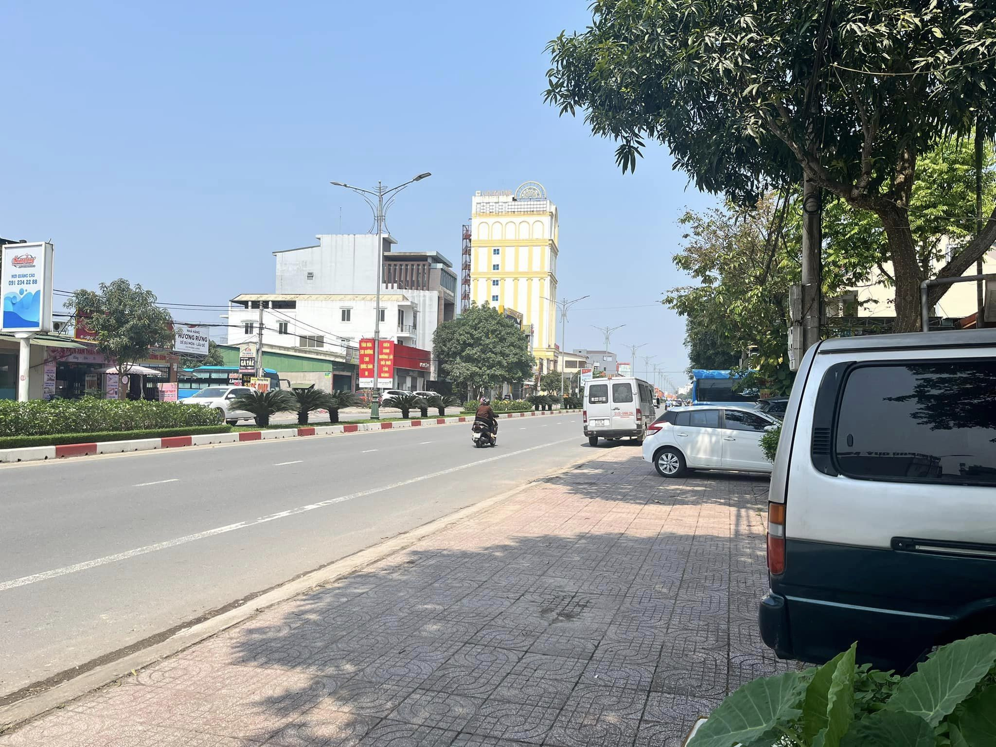 Chính chủ cho thuê mặt bằng kinh doanh, văn phòng mặt đường Trần Phú ( đường quốc lộ 1), TP Hà Tĩnh.