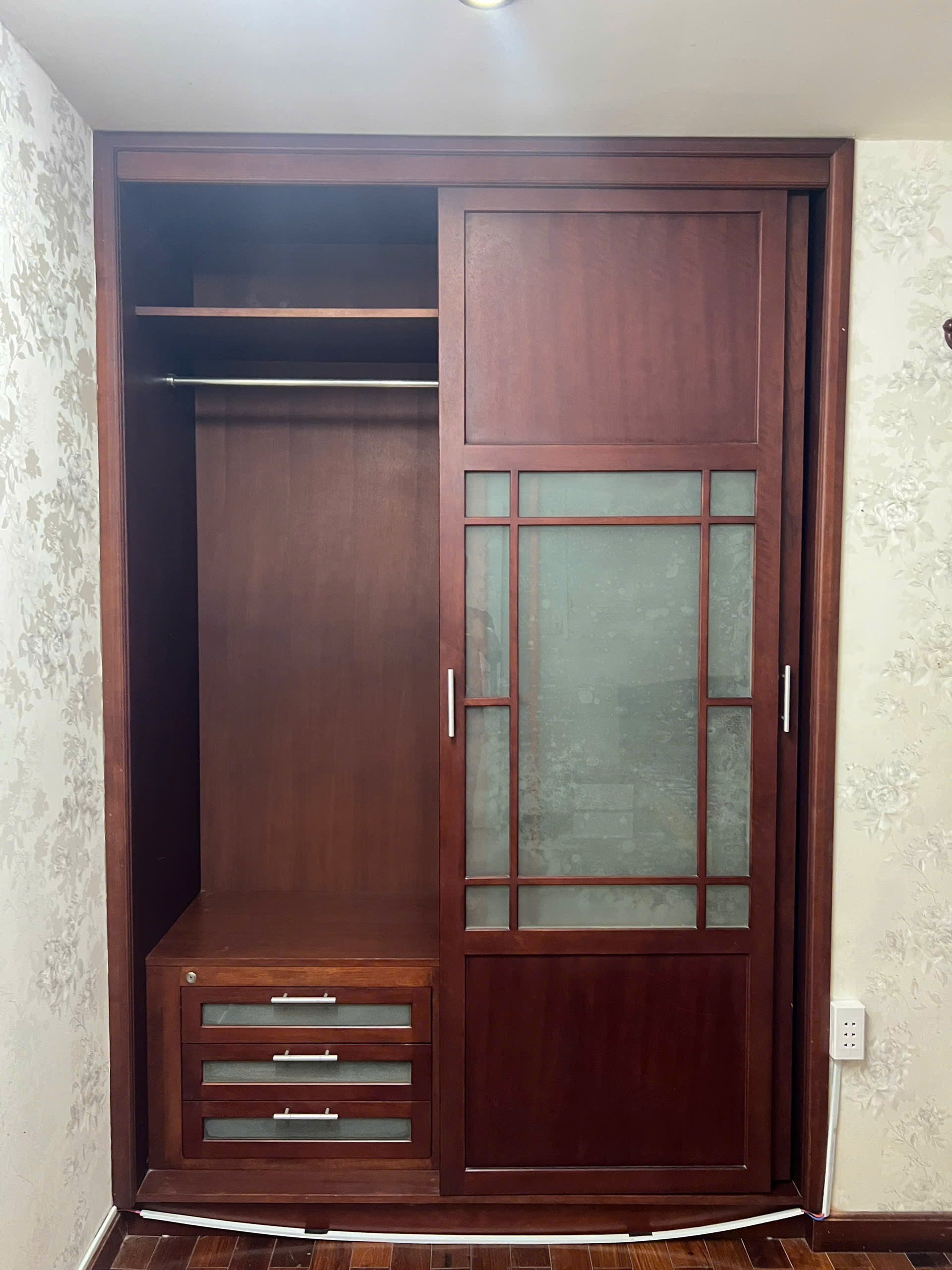 Cho thuê phòng trọ 35m  tại biệt thự hồng long   tân bình