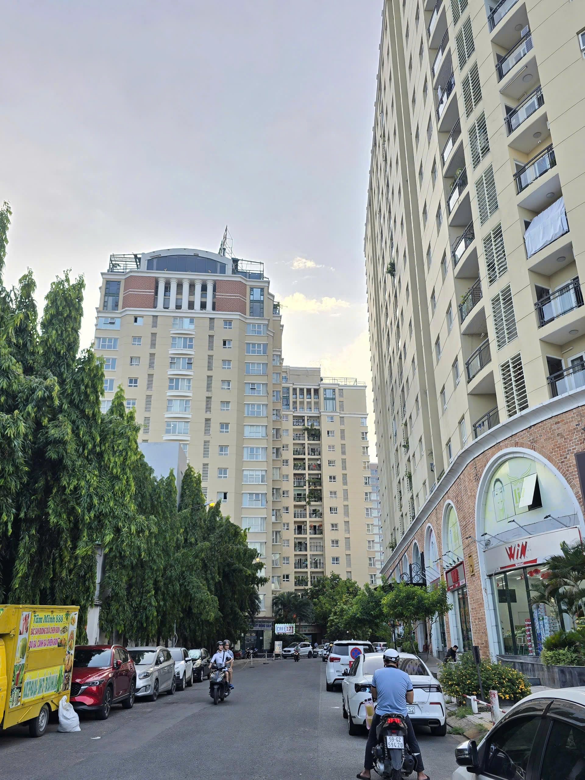 CẦN BÁN CĂN HỘ PHÚC YÊN 1, TẦNG 8, VIEW HỒ BƠI, DT 81 M2, 2PN+ 2WC, GIÁ 4,25 TỶ LH 0906 637 234