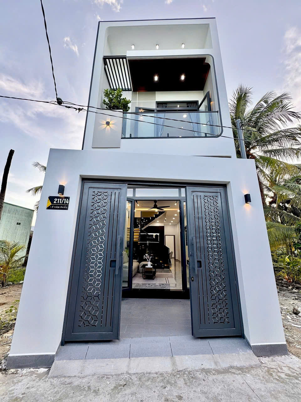 Nhà Lầu P6, Mỹ Tho - Cách Lê Văn Phẩm chỉ 100m