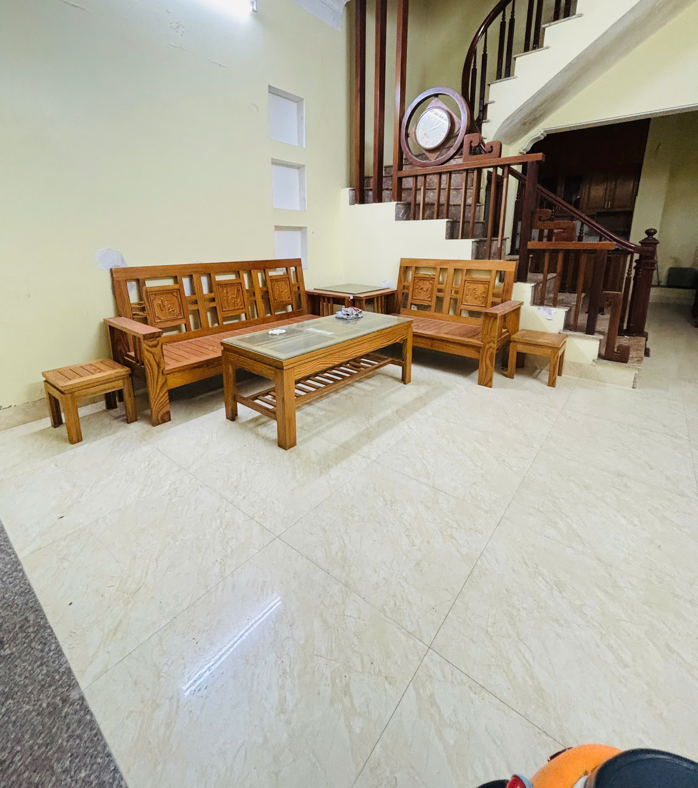 Chính chủ cho thuê nhà ngay ngõ 1 Khu Cầu Đơ 3, tiện trường học, sân bóng, chợ Hà Đông phía sau, tiện bệnh viện, ga tàu điện Hà Đông phía trước ngõ.