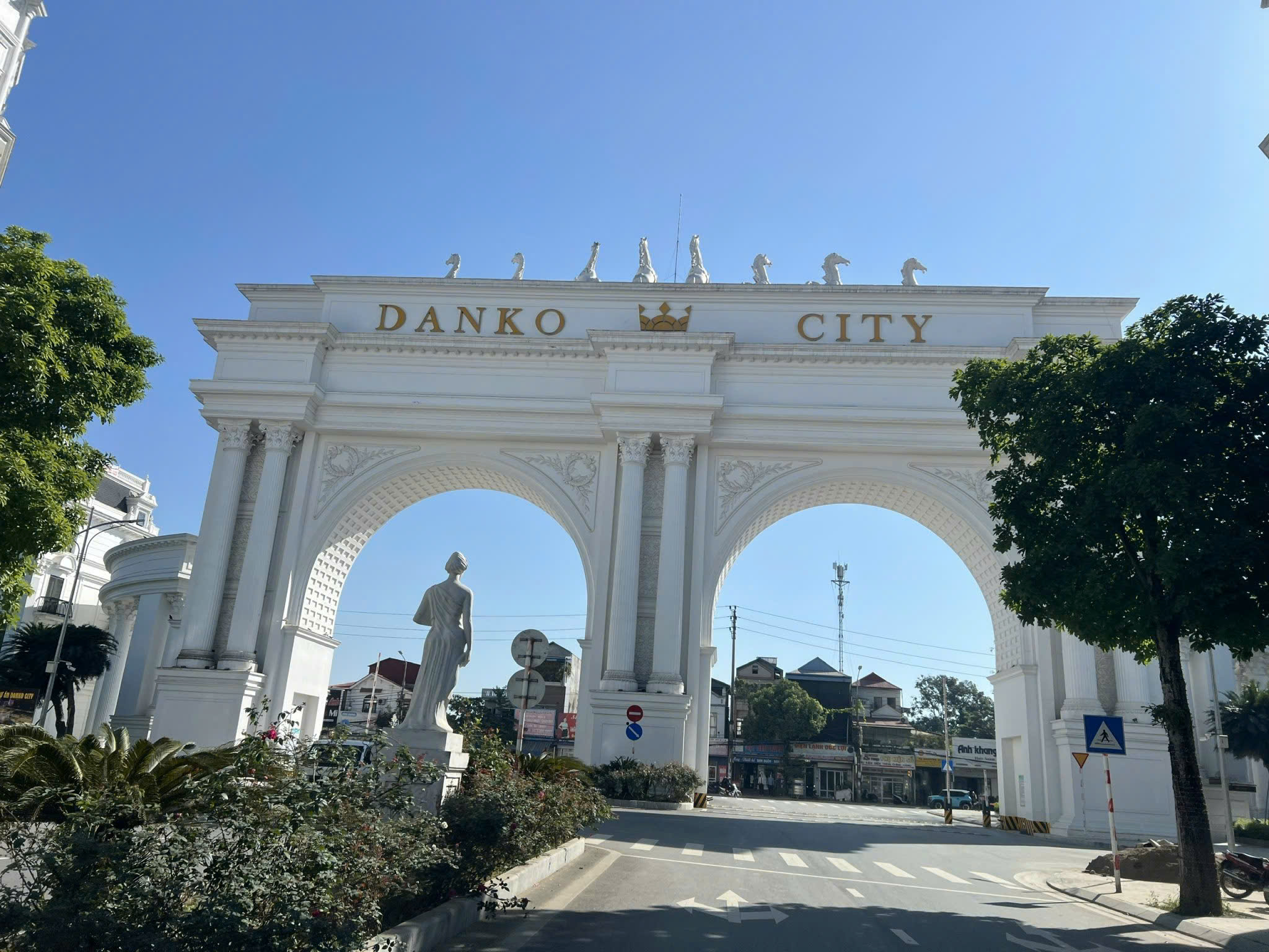 https://batdongsanviet.info.vn/uploads/images/upload/25-06-26/49f13161b0be31e068af.jpg