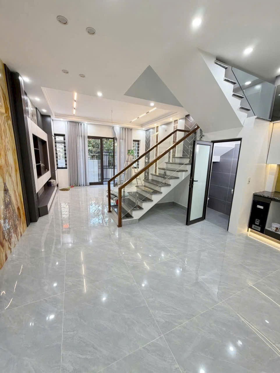 BÁN NHÀ XÂY ĐỘC LẬP – SÂN CỔNG RIÊNG KHU THIÊN LÔI – GẦN AEON MALL (LÊ CHÂN, HẢI PHÒNG)